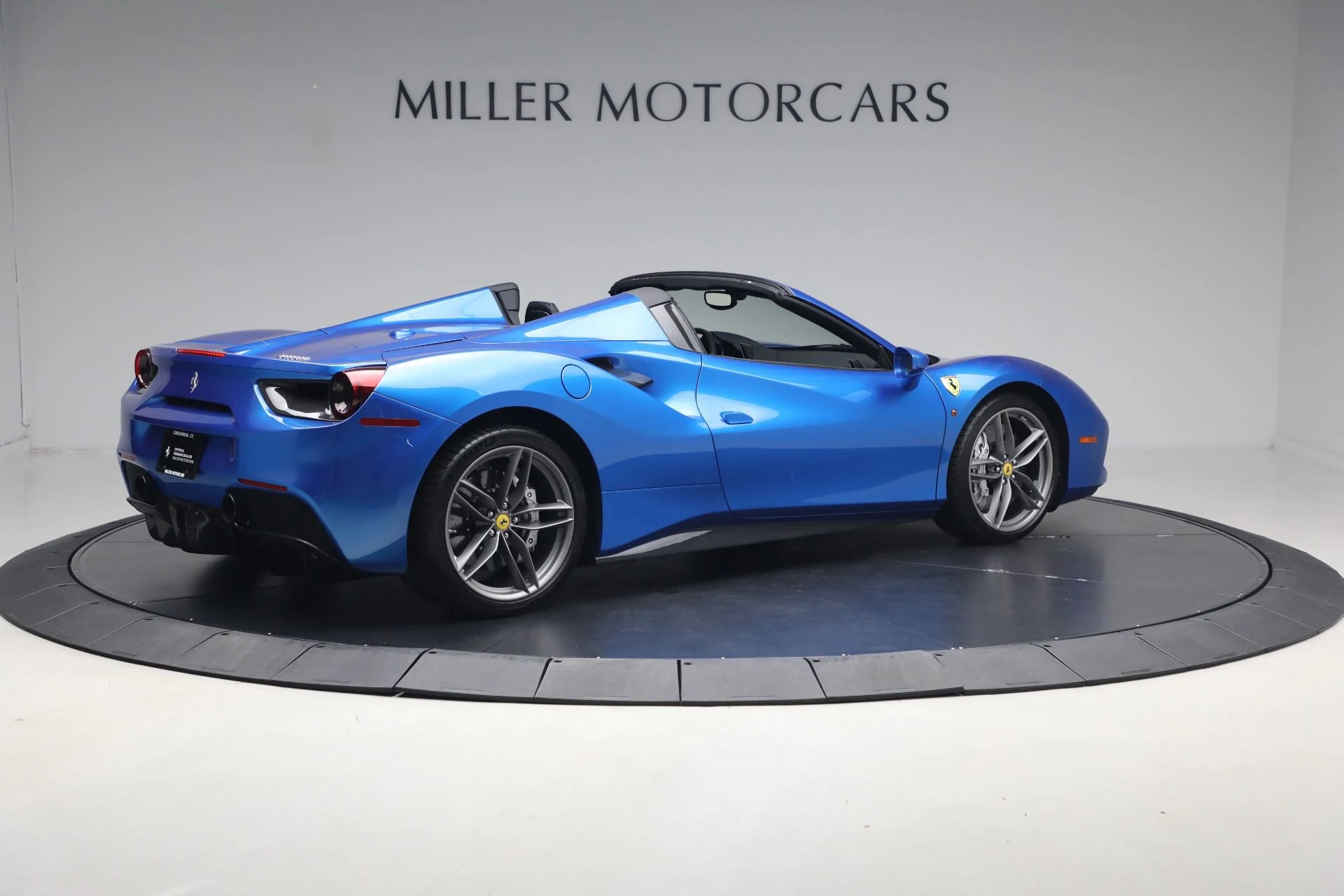 mph007_3337336830_Used_2017_Ferrari_488_Spider_1779887206_e1b8582c3c