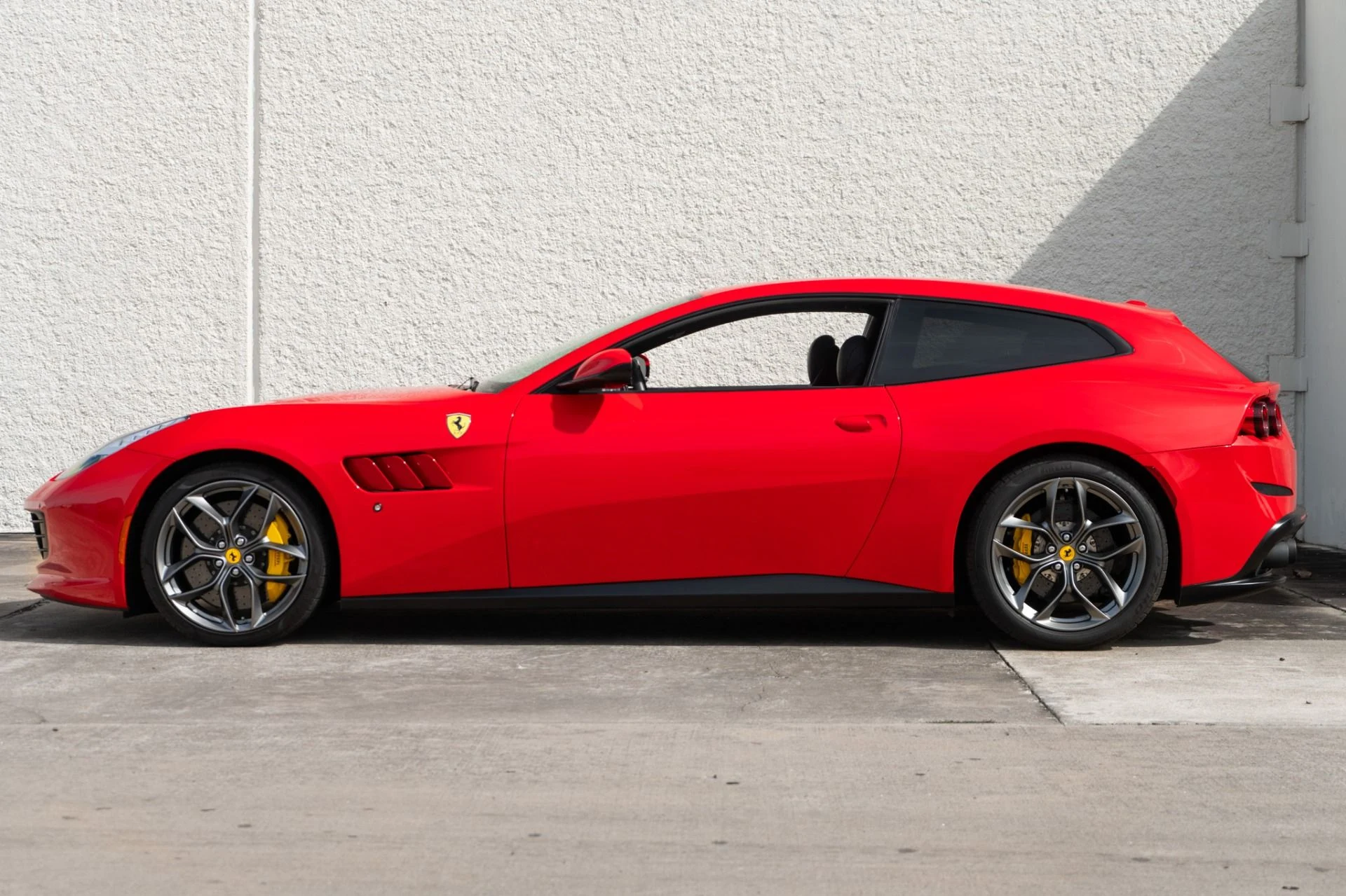 mph007_3338313227_Used_2018_Ferrari_GTC_4_Lusso_T_1771449324_dd8507e9a2