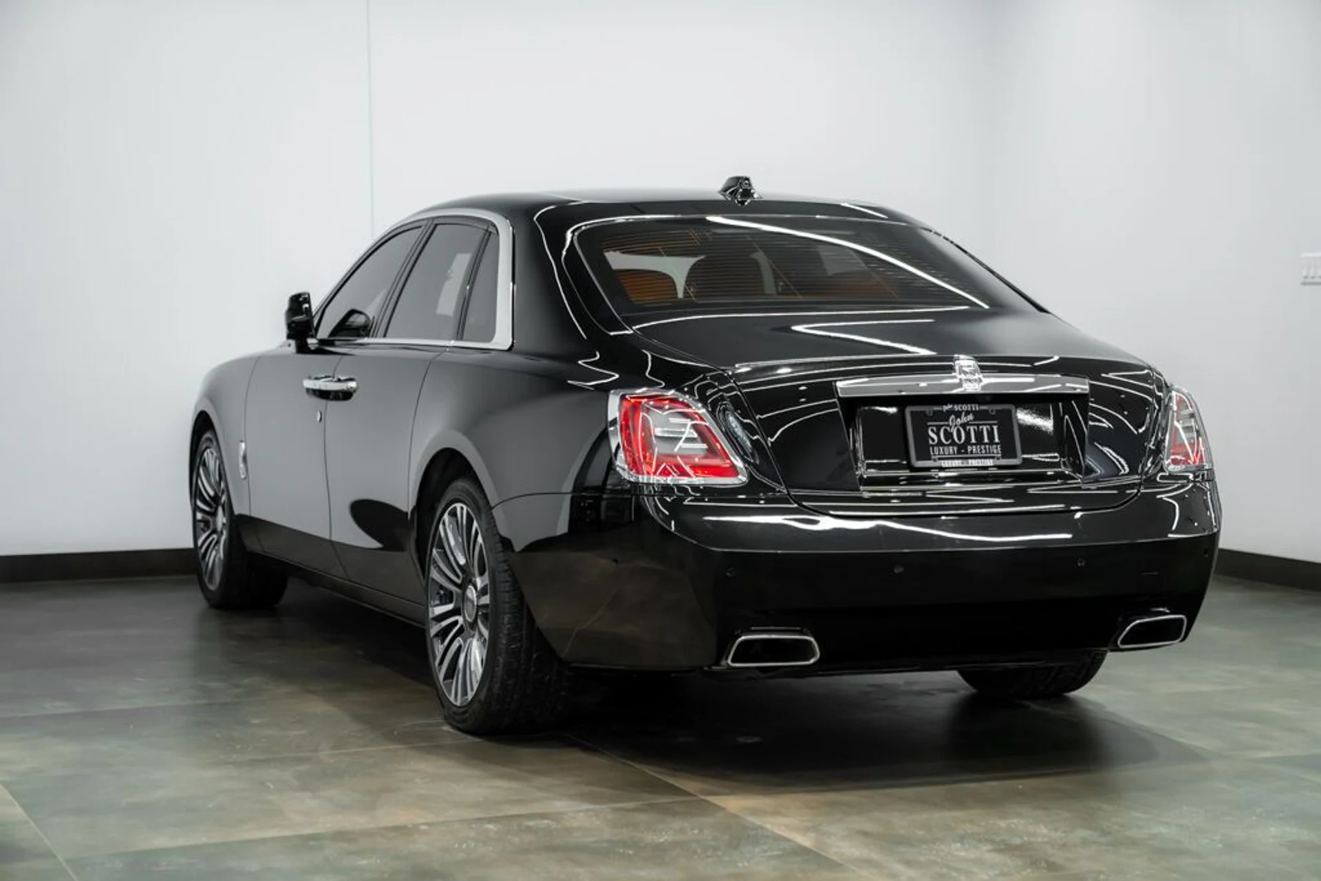 mph007_3344716844_rolls_royce_ghost_2021_jpg_v_1754355020_d59846cb22