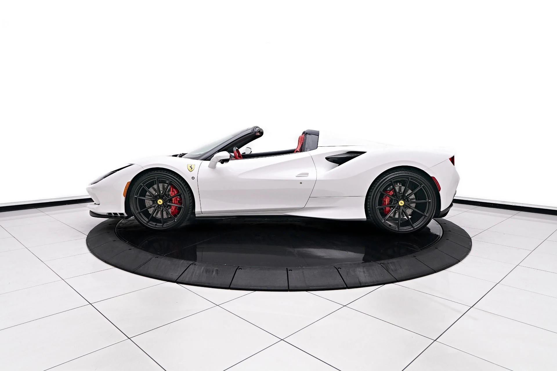 mph007_3357288544_Used_2023_Ferrari_F8_Spider_Base_1753926765_1e4d97ac73