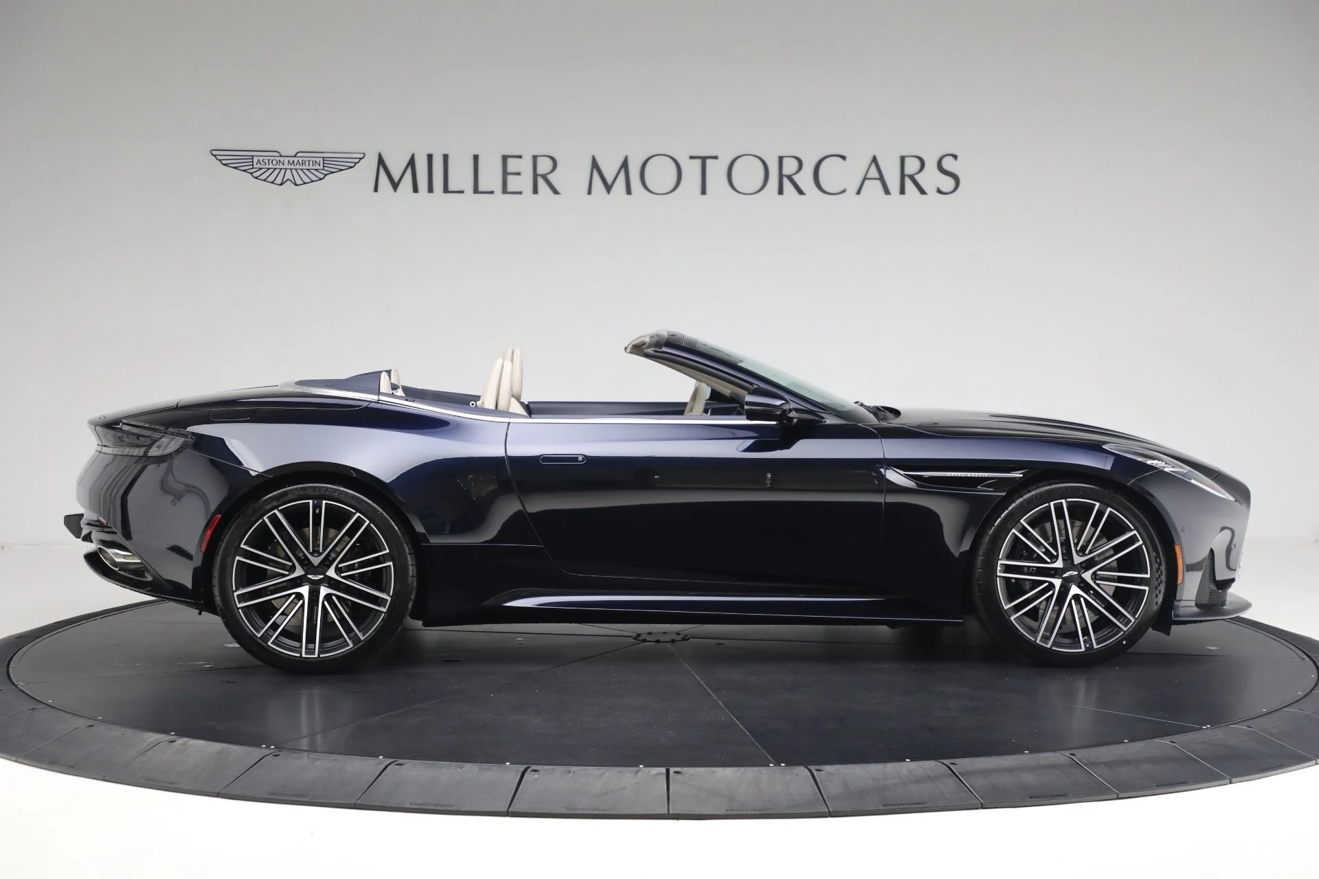 mph007_3357309583_New_2025_Aston_Martin_DB_12_Volante_45a7d2bb8e