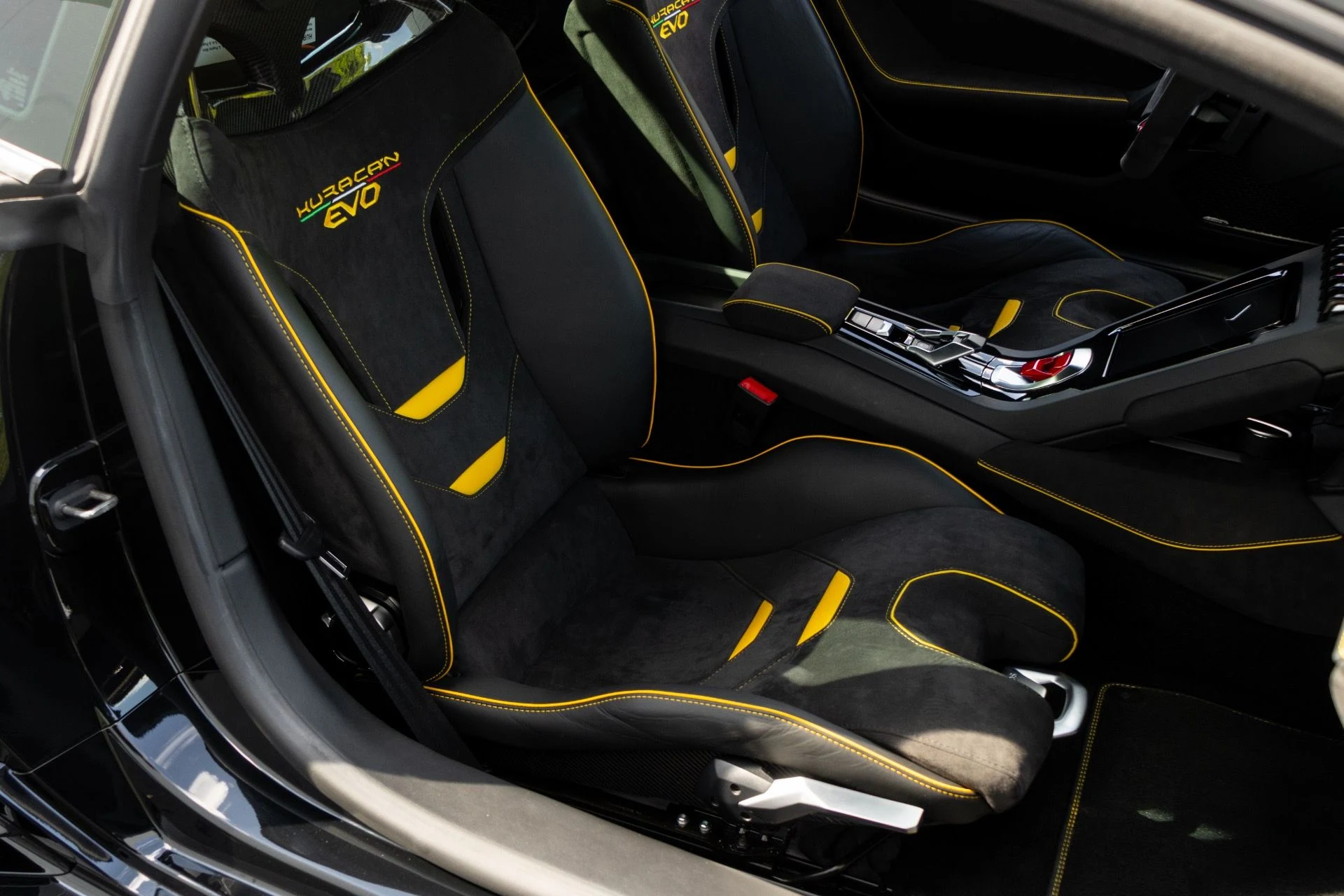 mph007_3372929199_Used_2022_Lamborghini_Huracan_EVO_1764129423_848c404a45