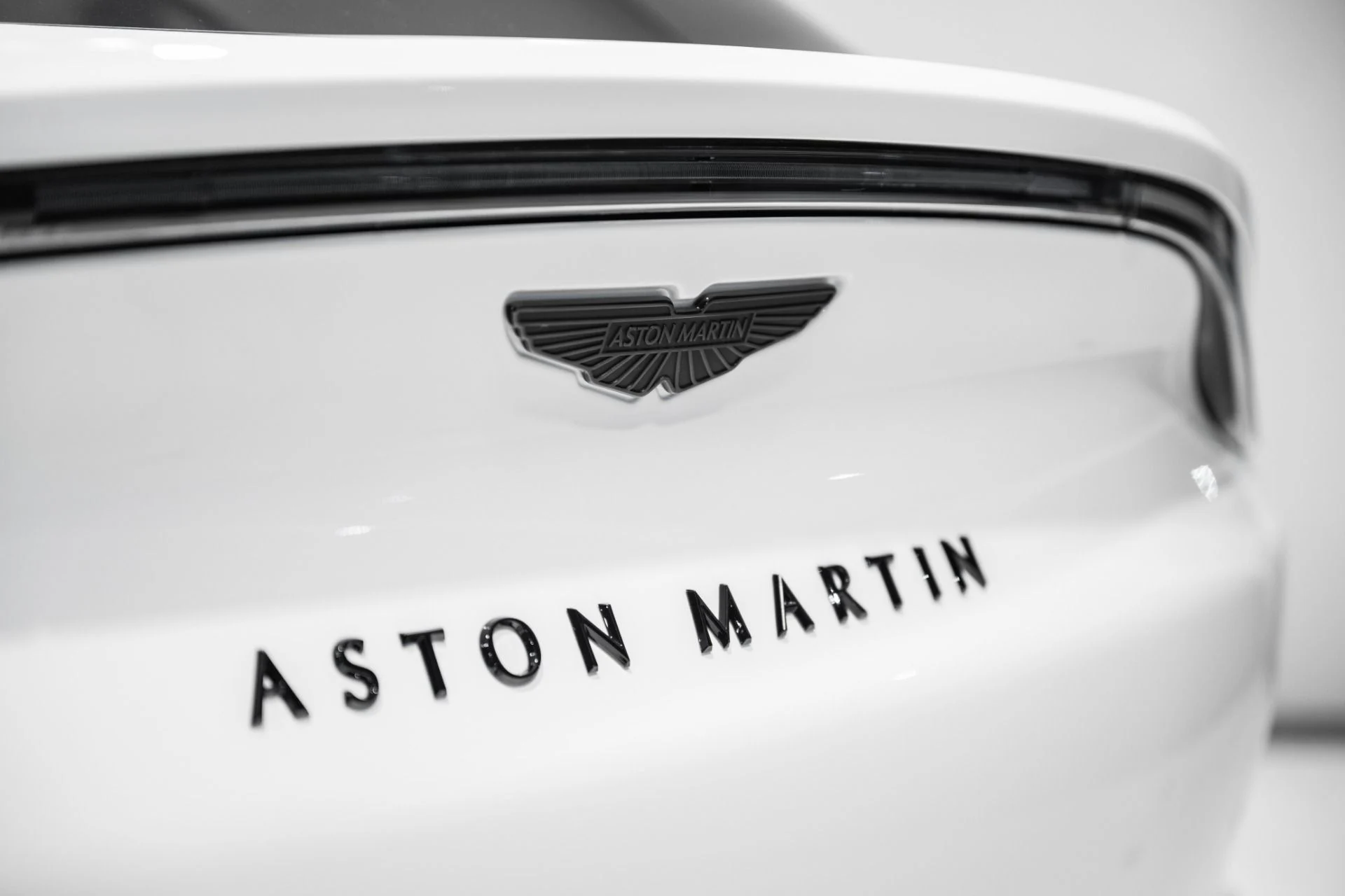 mph007_3373516916_New_2026_Aston_Martin_DBX_707_1765217762_cb98dfc57d