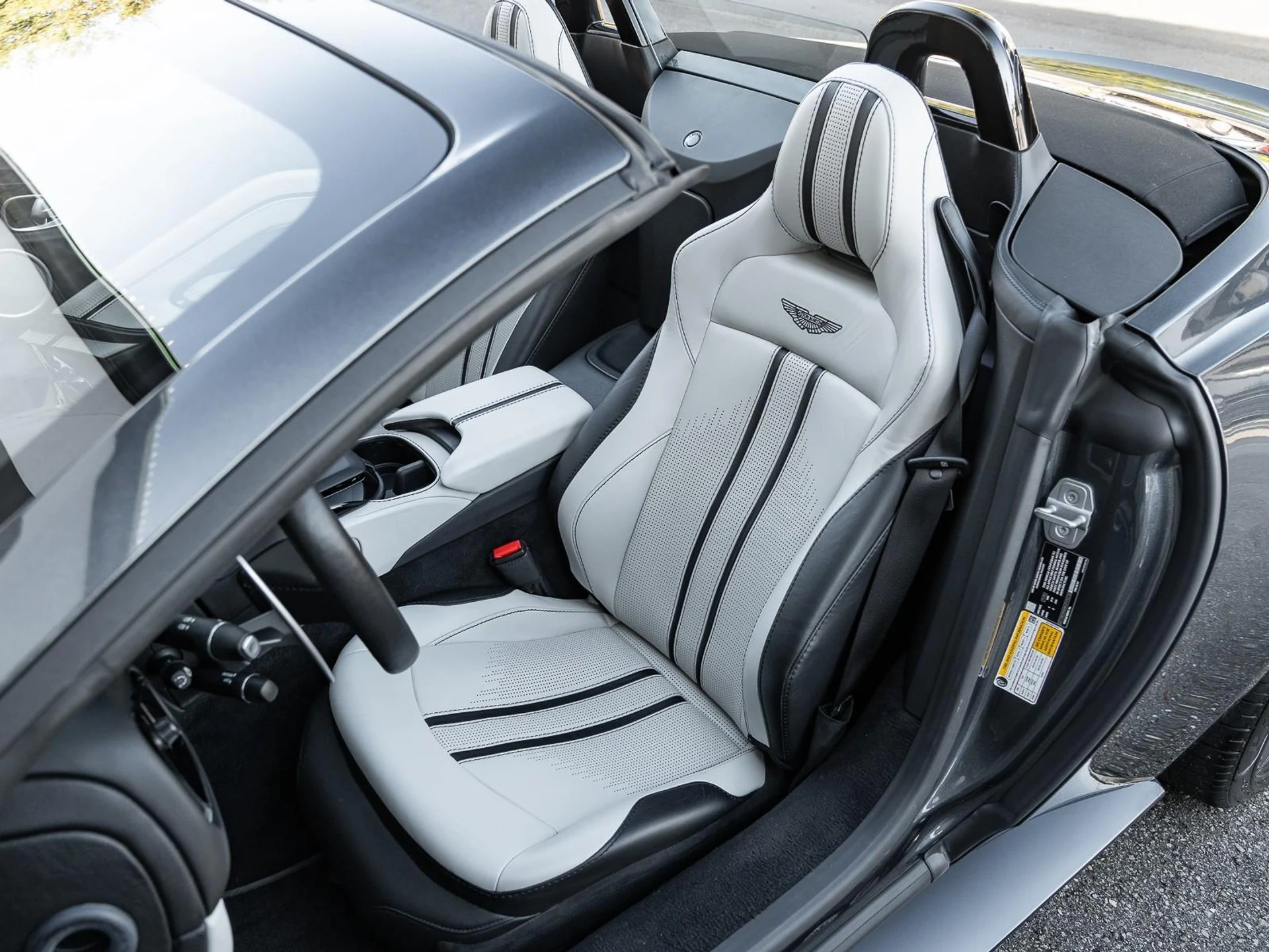 mph007_3379077833_Used_2021_Aston_Martin_Vantage_Roadster_1767733758_67cbd0f252