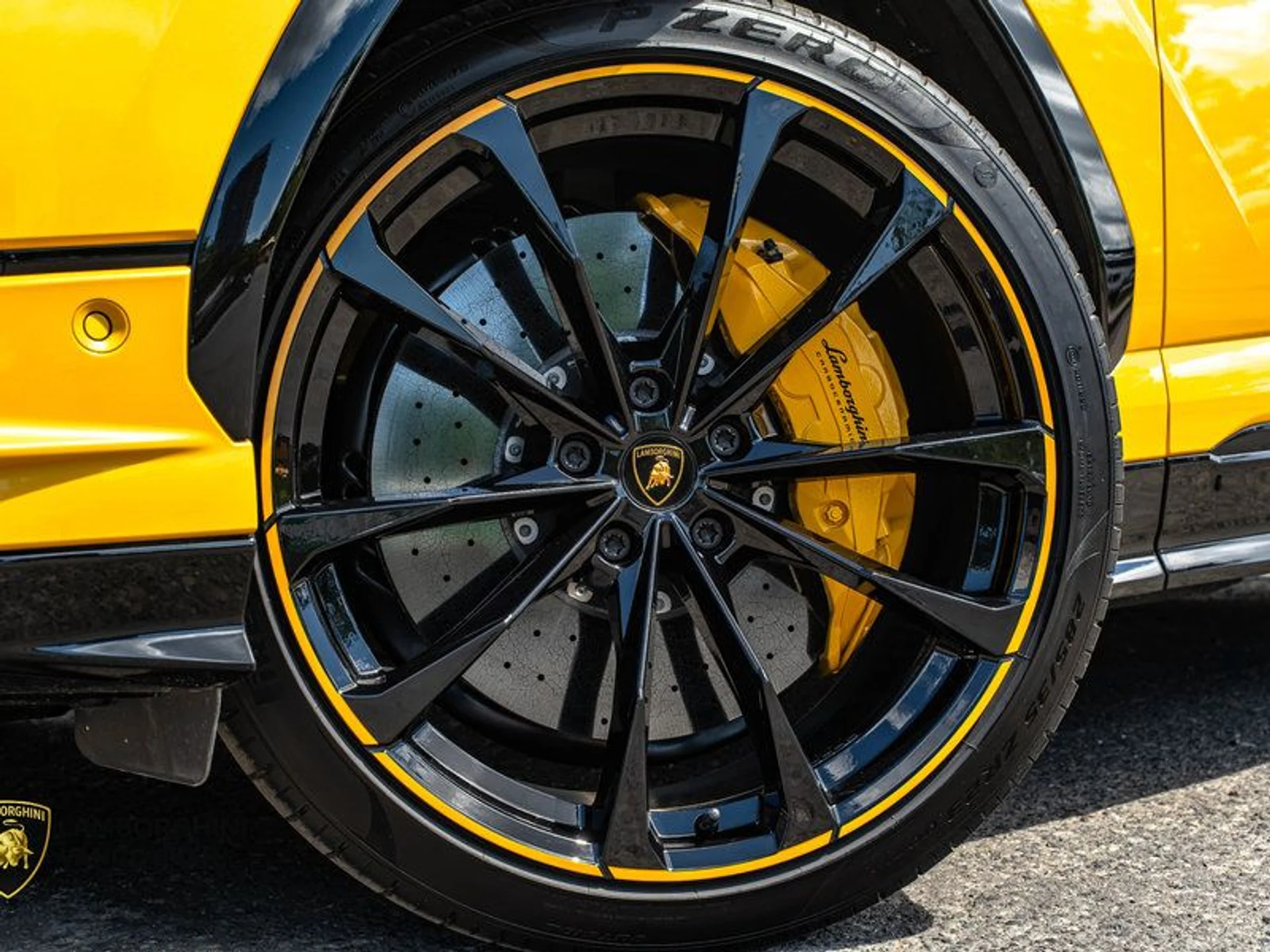 mph007_3379087750_38088919_00909_2024_lamborghini_urus_008_f8f8282b1c