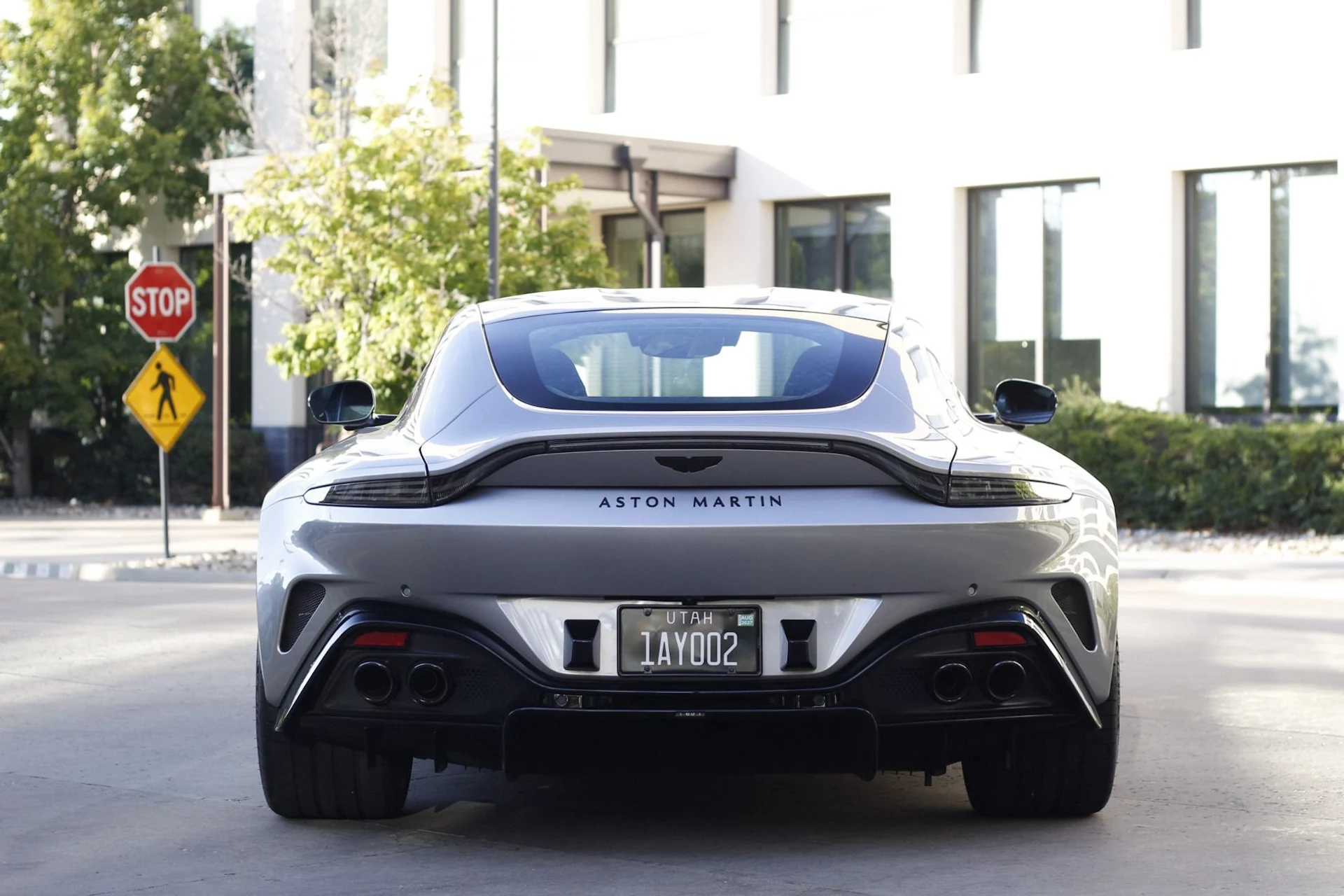 mph007_3387752753_Used_2025_Aston_Martin_Vantage_1788306650_3edbfc024d