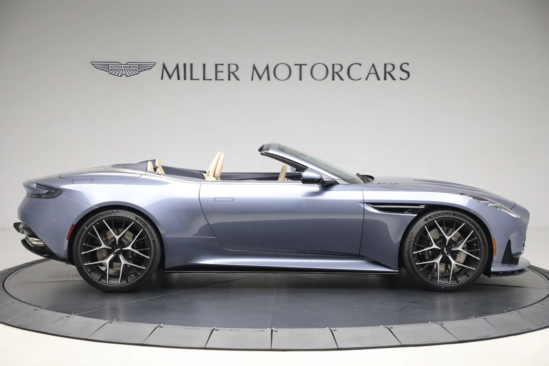 mph007_3396181307_New_2025_Aston_Martin_DB_12_Volante_832ec43a04