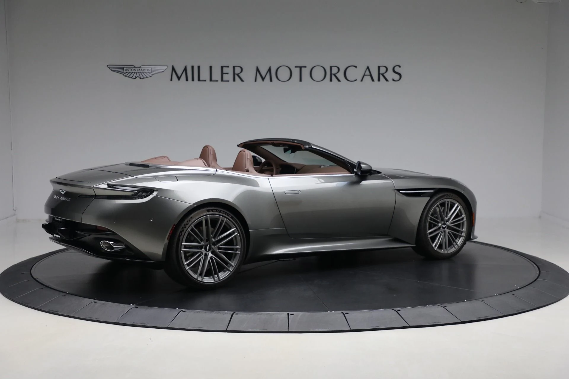 mph007_3410568281_New_2026_Aston_Martin_DB_12_Volante_f3e56944f9