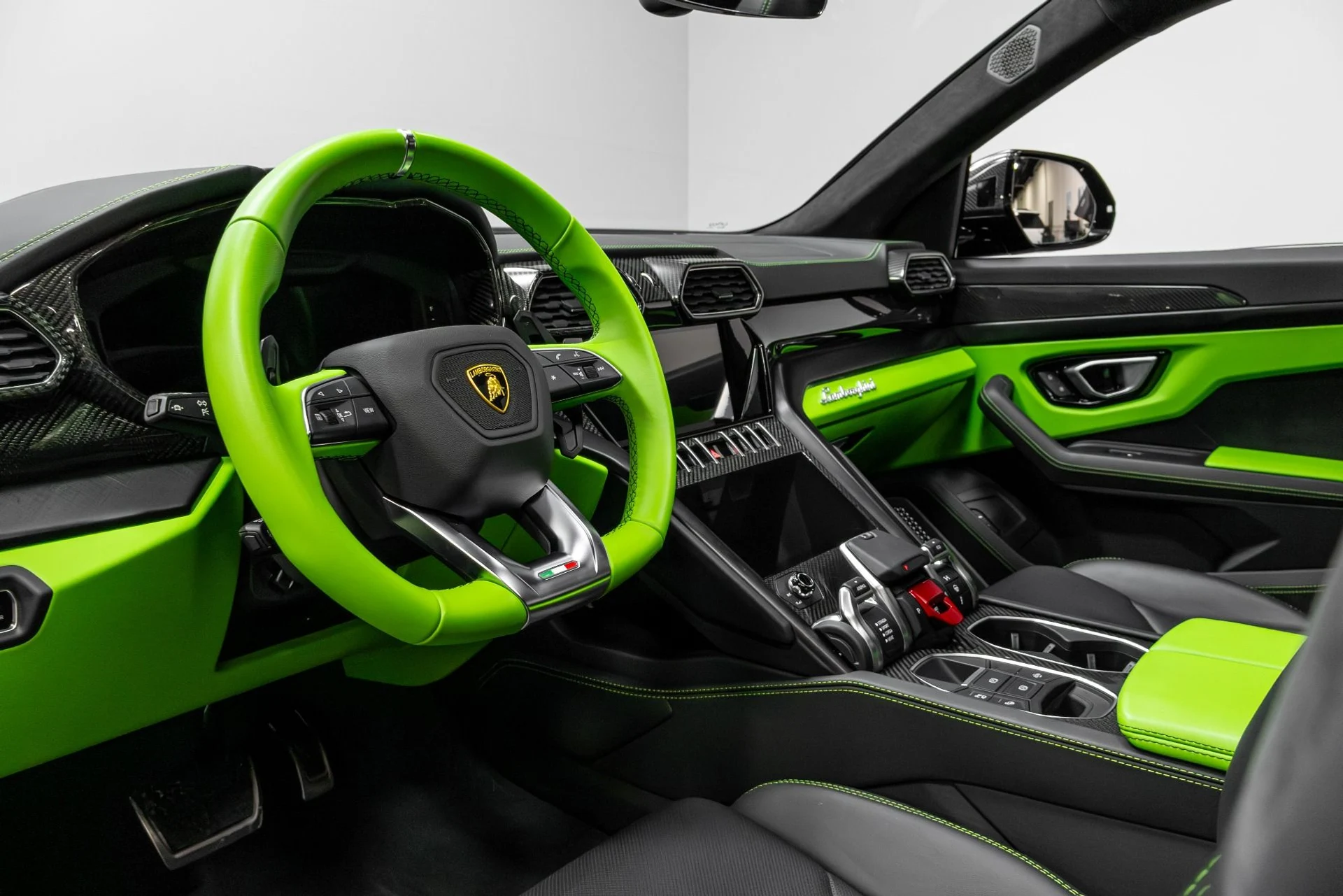 mph007_3422329217_Used_2022_Lamborghini_Urus_1771543126_9a80ad3dd4