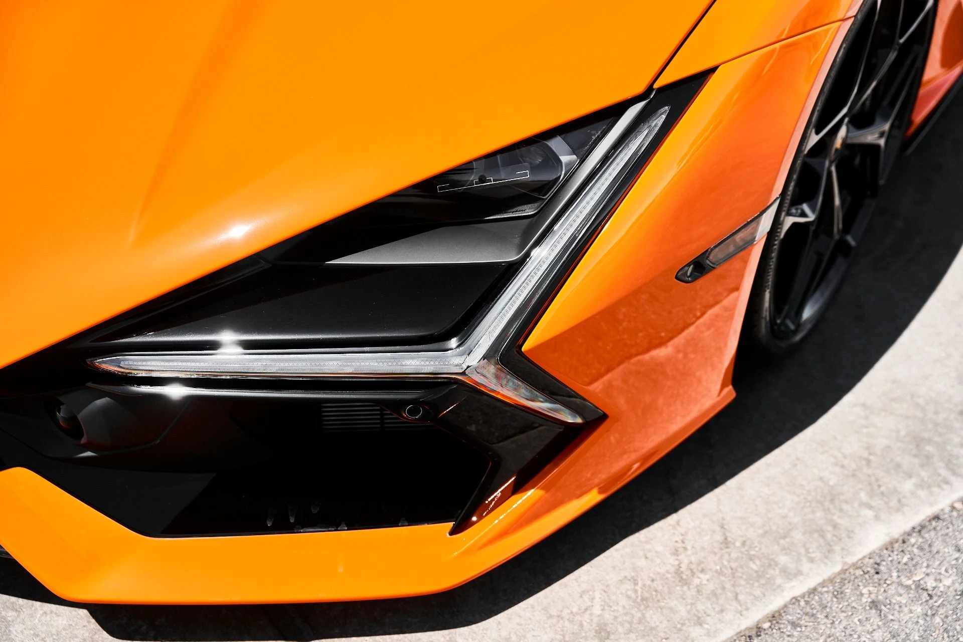 mph007_3441385768_Used_2024_Lamborghini_Revuelto_Base_1777394260_28d817d51c