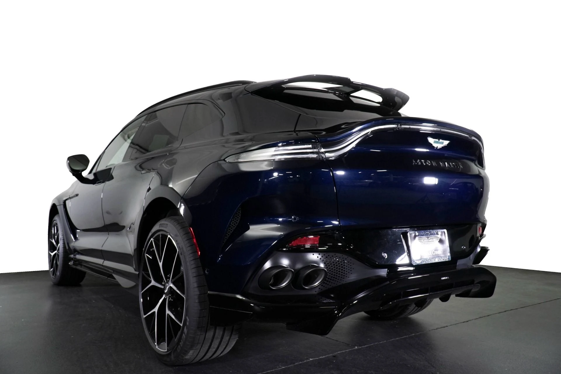 mph007_3451318483_New_2026_Aston_Martin_DBX_707_1769300295_dafd14c59c