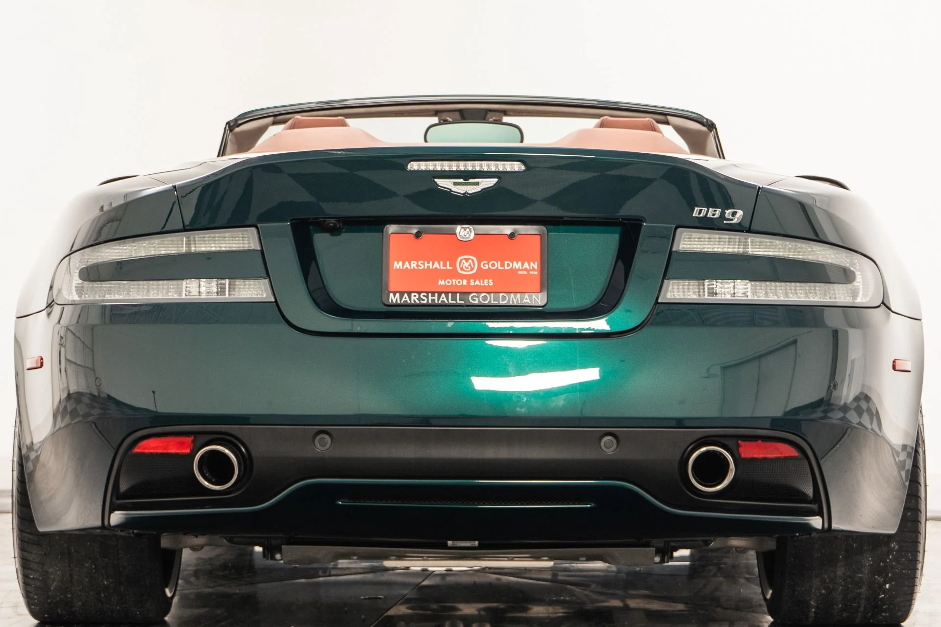 mph007_3452100665_Used_2015_Aston_Martin_DB_9_Volante_1759413140_5d3ad53152