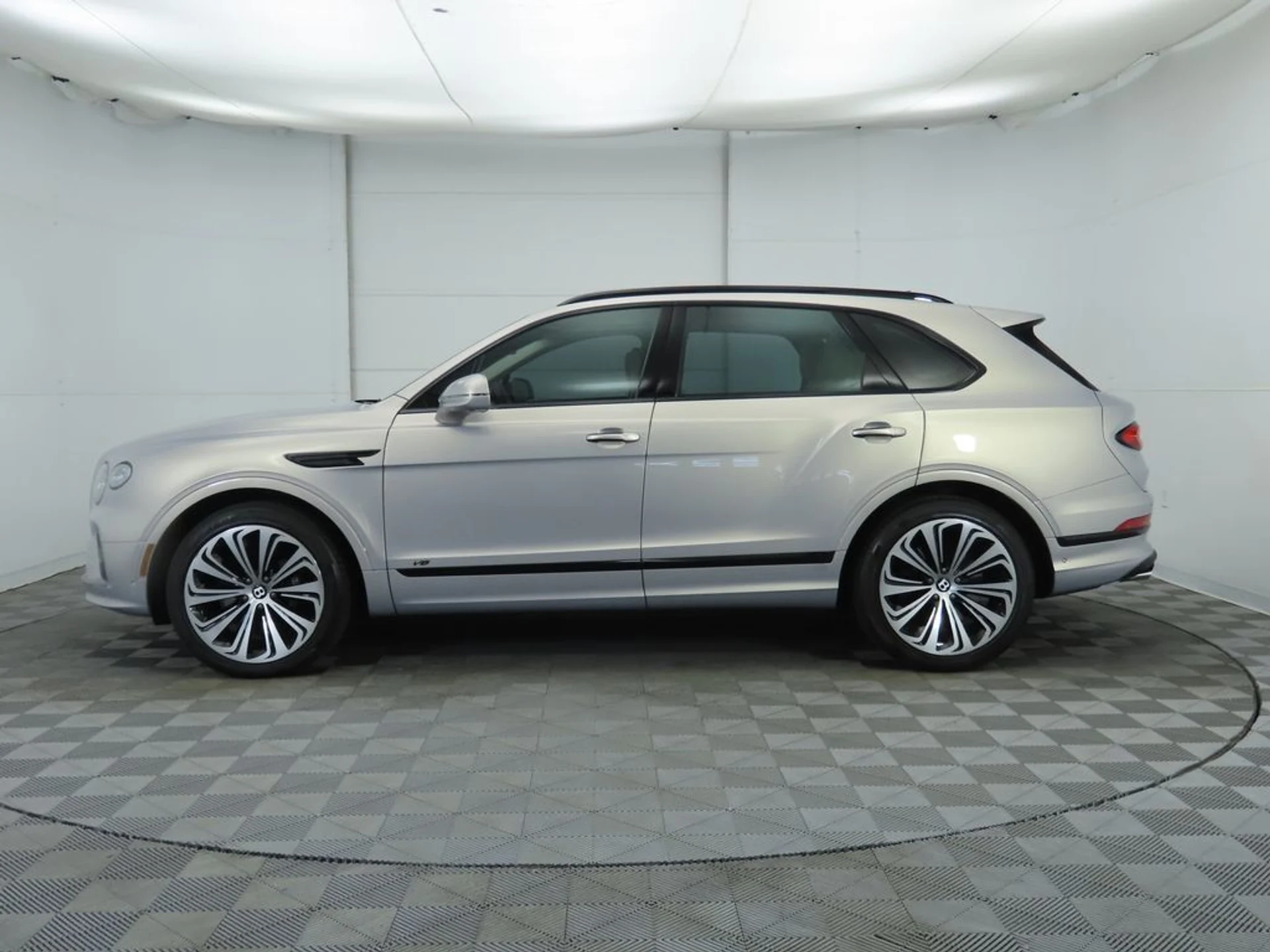mph007_345423057_used_2022_bentley_bentayga_v8awd_8119_22936219_8_1024_b991642e01