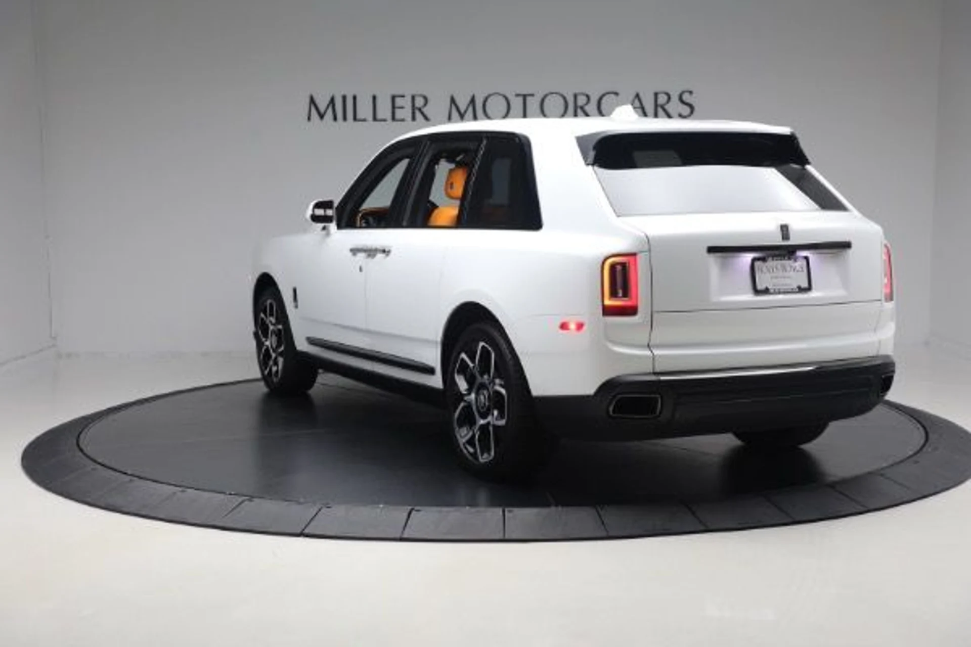 mph007_346512113_Used_2022_Rolls_Royce_Black_Badge_Cullinan_bfd4d5ee99