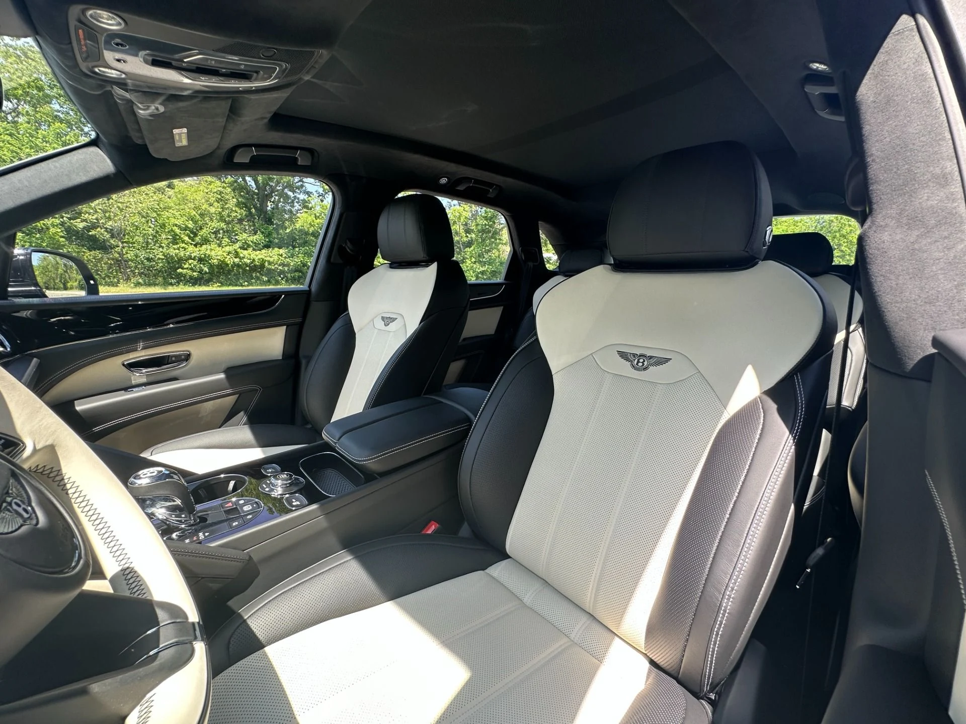 mph007_3469082222_Used_2026_Bentley_Bentayga_V8_1786136342_65e6a22a05