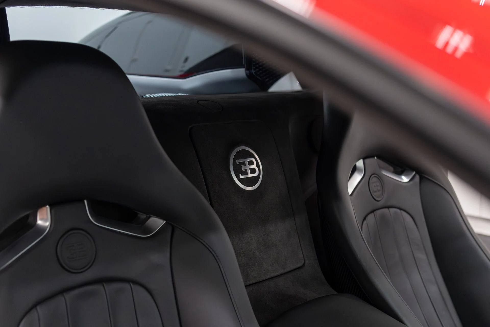 mph007_3472648852_Used_2008_Bugatti_Veyron_164_1769463944_0b2960cdf6