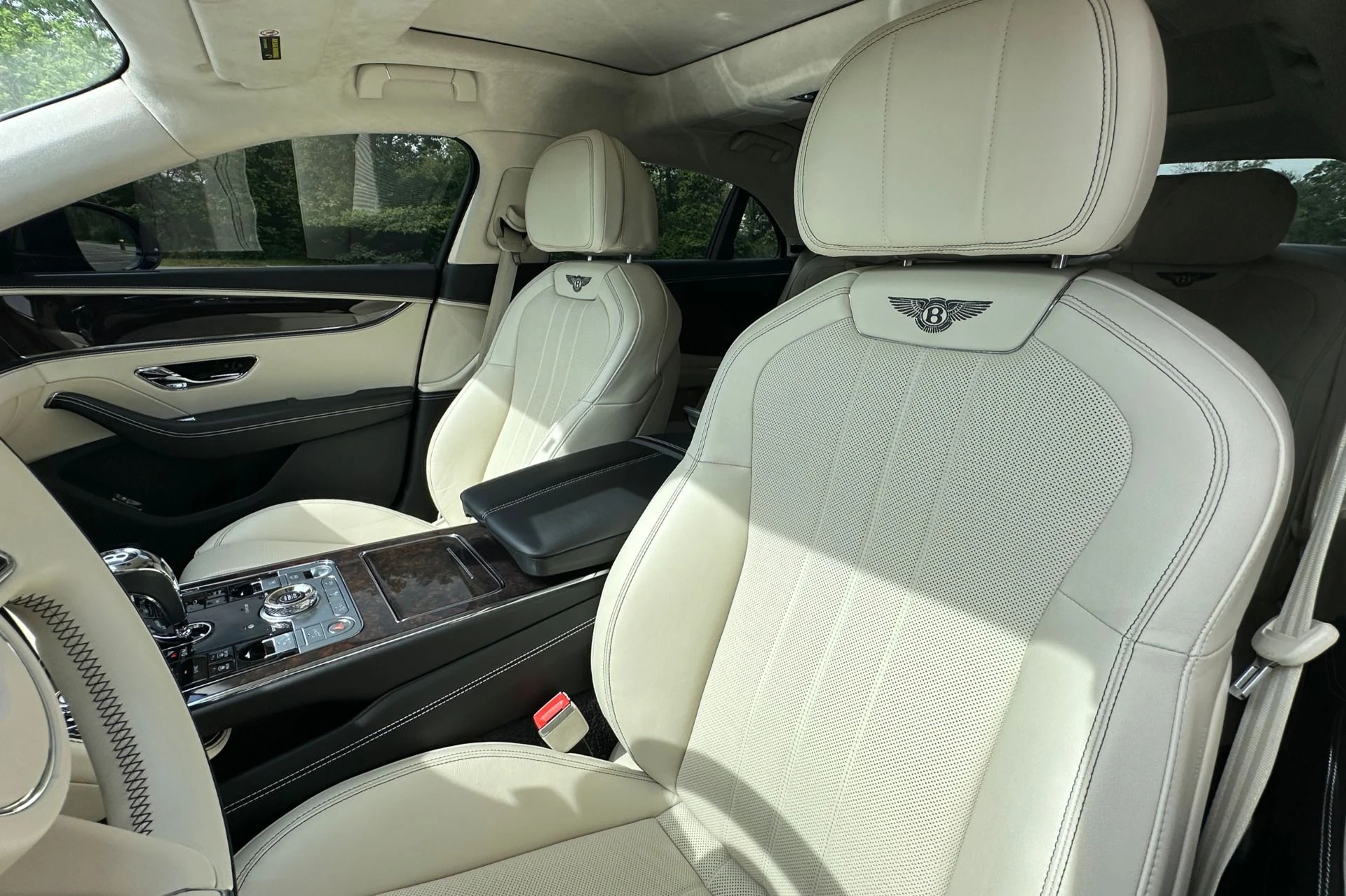 mph007_3473767191_Used_2022_Bentley_Flying_Spur_V8_1779967865_021211711a