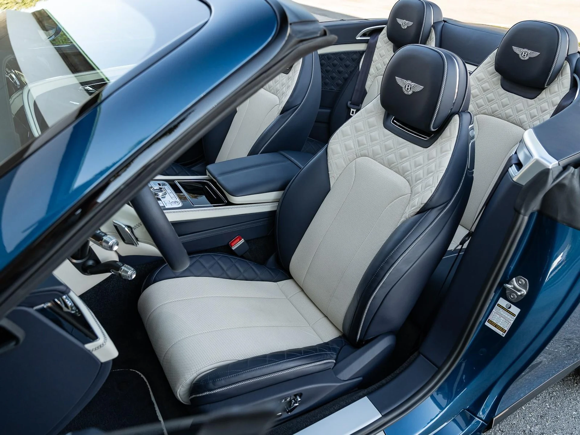 mph007_3476849984_Used_2022_Bentley_Continental_GT_V8_1764021942_5198b3669c