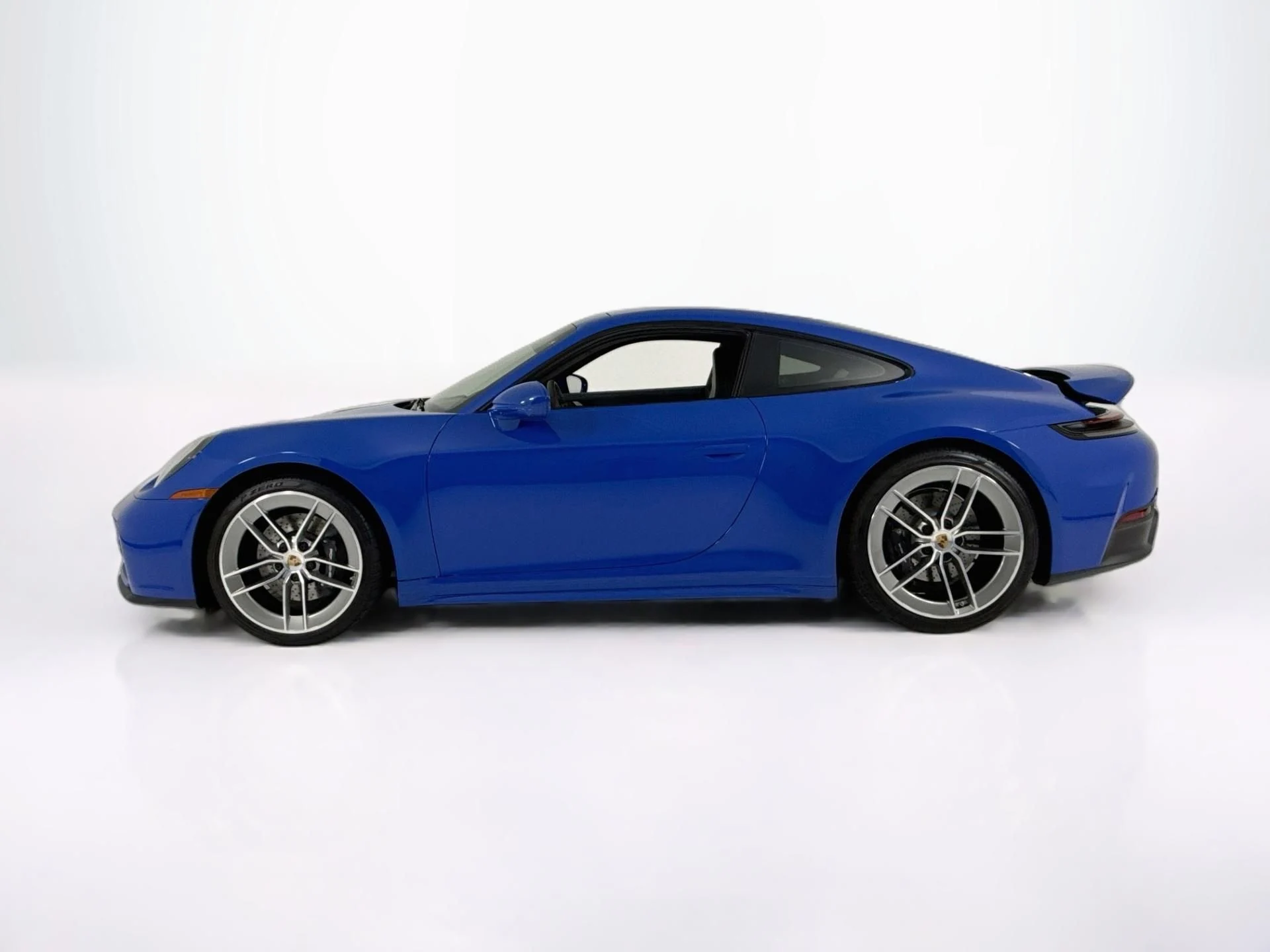 mph007_3484629463_Used_2025_Porsche_911_Carrera_1793206530_513242fa79
