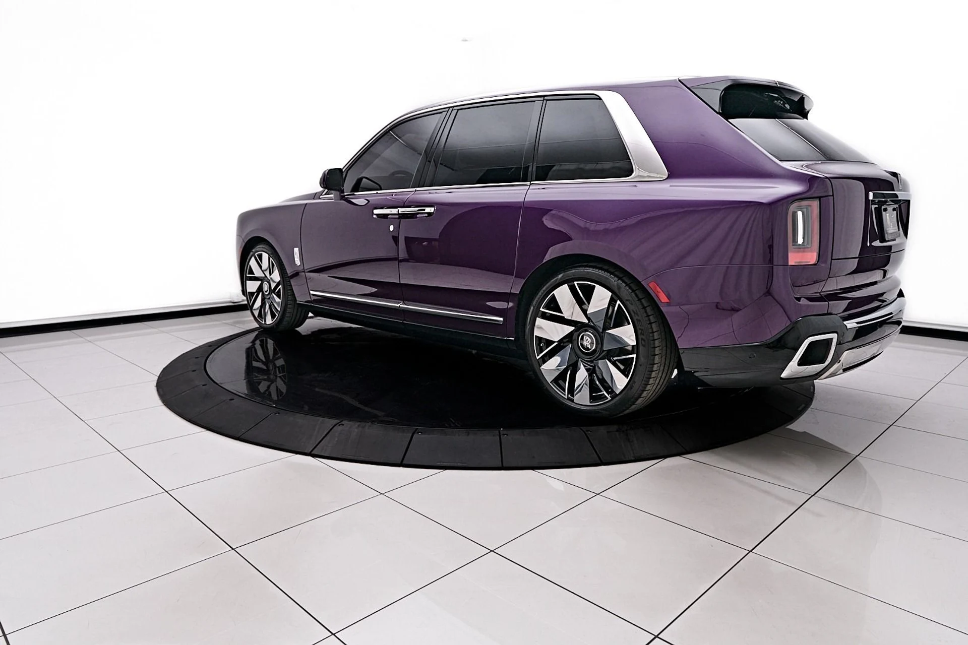 mph007_3484945687_Used_2025_Rolls_Royce_Cullinan_Base_1736646133_7307c9f216