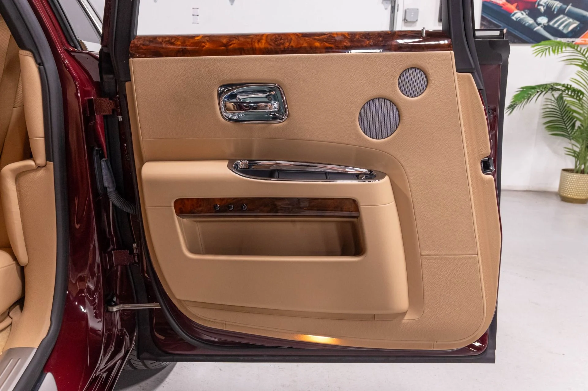 mph007_3489701289_Used_2011_Rolls_Royce_Ghost_1785190431_cdb642f912