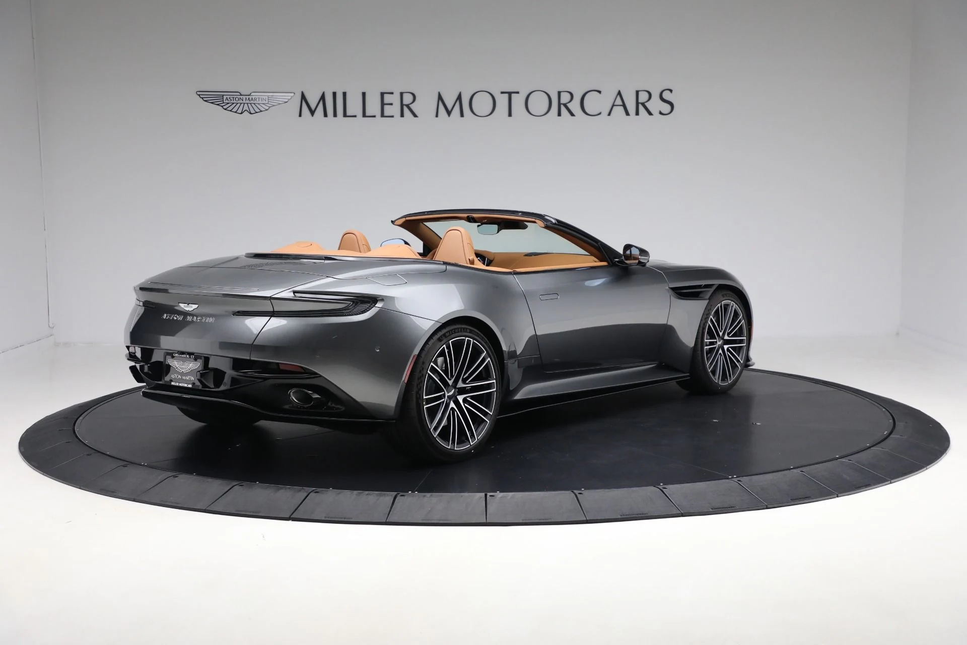 mph007_349227019_New_2025_Aston_Martin_DB_12_Volante_8f7b235658