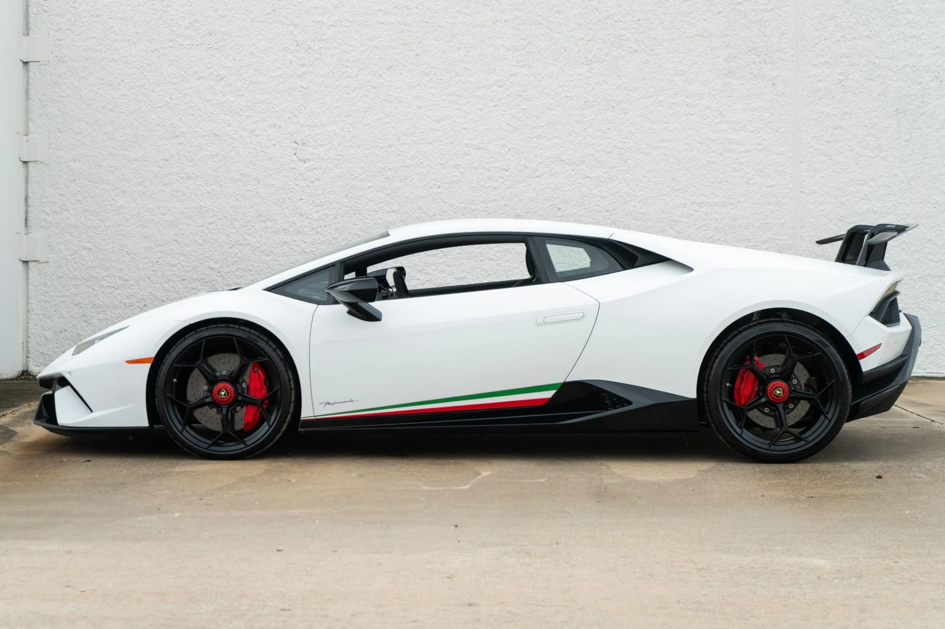 mph007_3492946797_Used_2018_Lamborghini_Huracan_LP_640_4_Performante_1784069470_996bf35acd