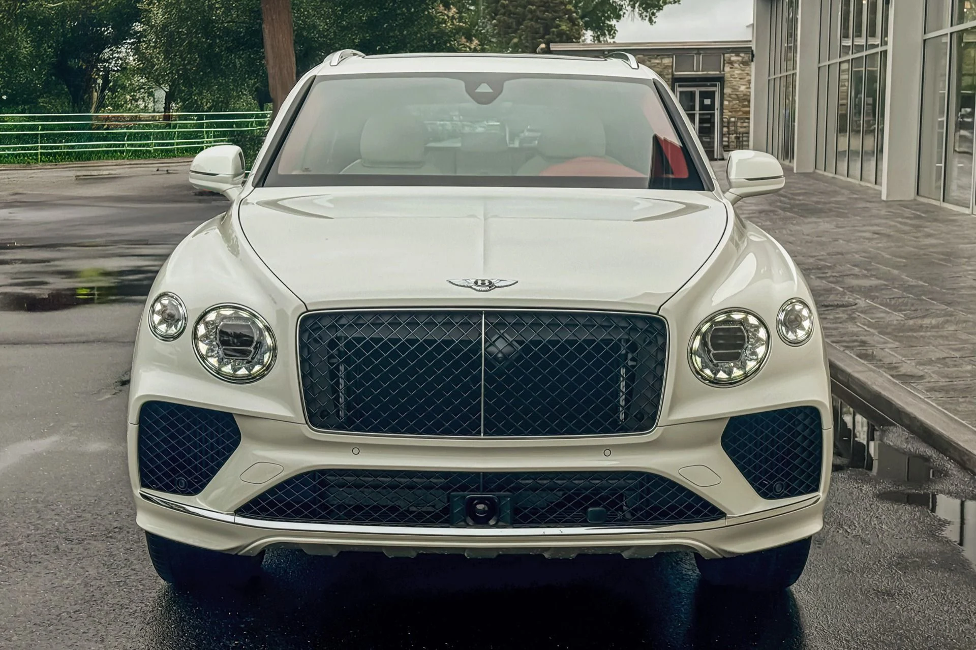 mph007_3498102685_Used_2025_Bentley_Bentayga_V8_1748254426_48f977028b