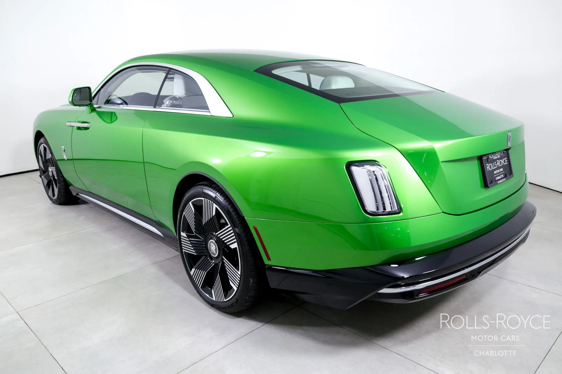 mph007_3505627869_Used_2024_Rolls_Royce_Spectre_1738086409_14a97c314f