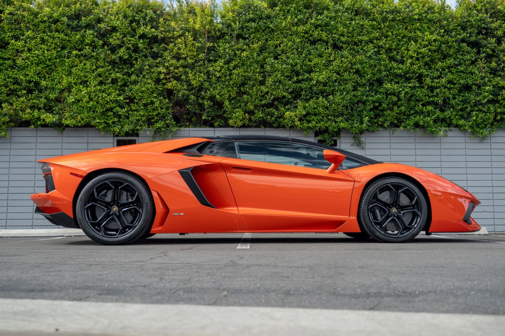 mph007_3510127448_Used_2014_Lamborghini_Aventador_LP_700_4_1760049910_8e8f3b3344