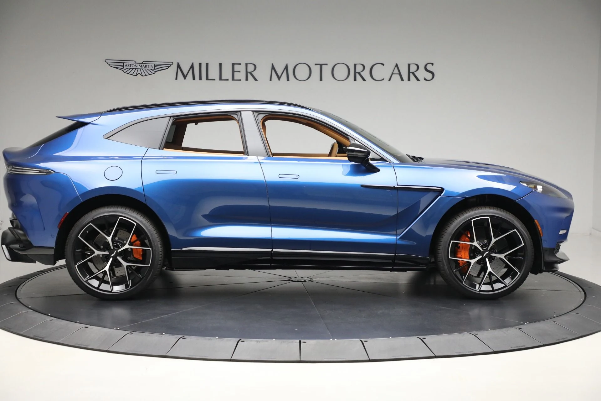 mph007_3510167439_New_2025_Aston_Martin_DBX_707_20f20d1ff2