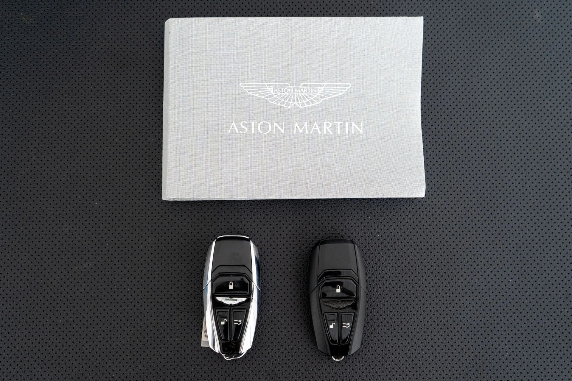 mph007_3519403592_Used_2021_Aston_Martin_DB_11_Volante_1755294769_88abebf01e