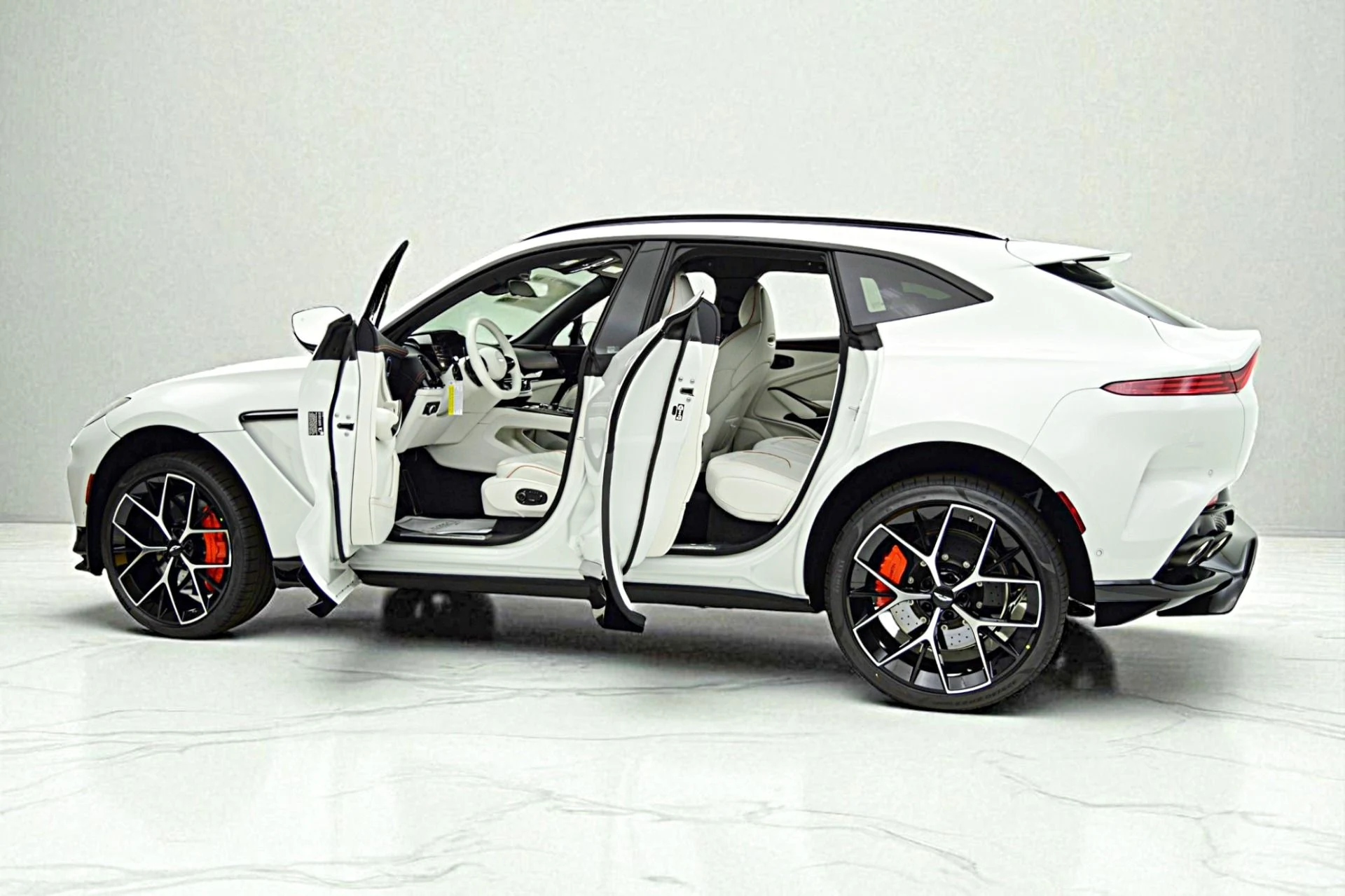 mph007_3522007272_New_2025_Aston_Martin_DBX_707_a0362316c8
