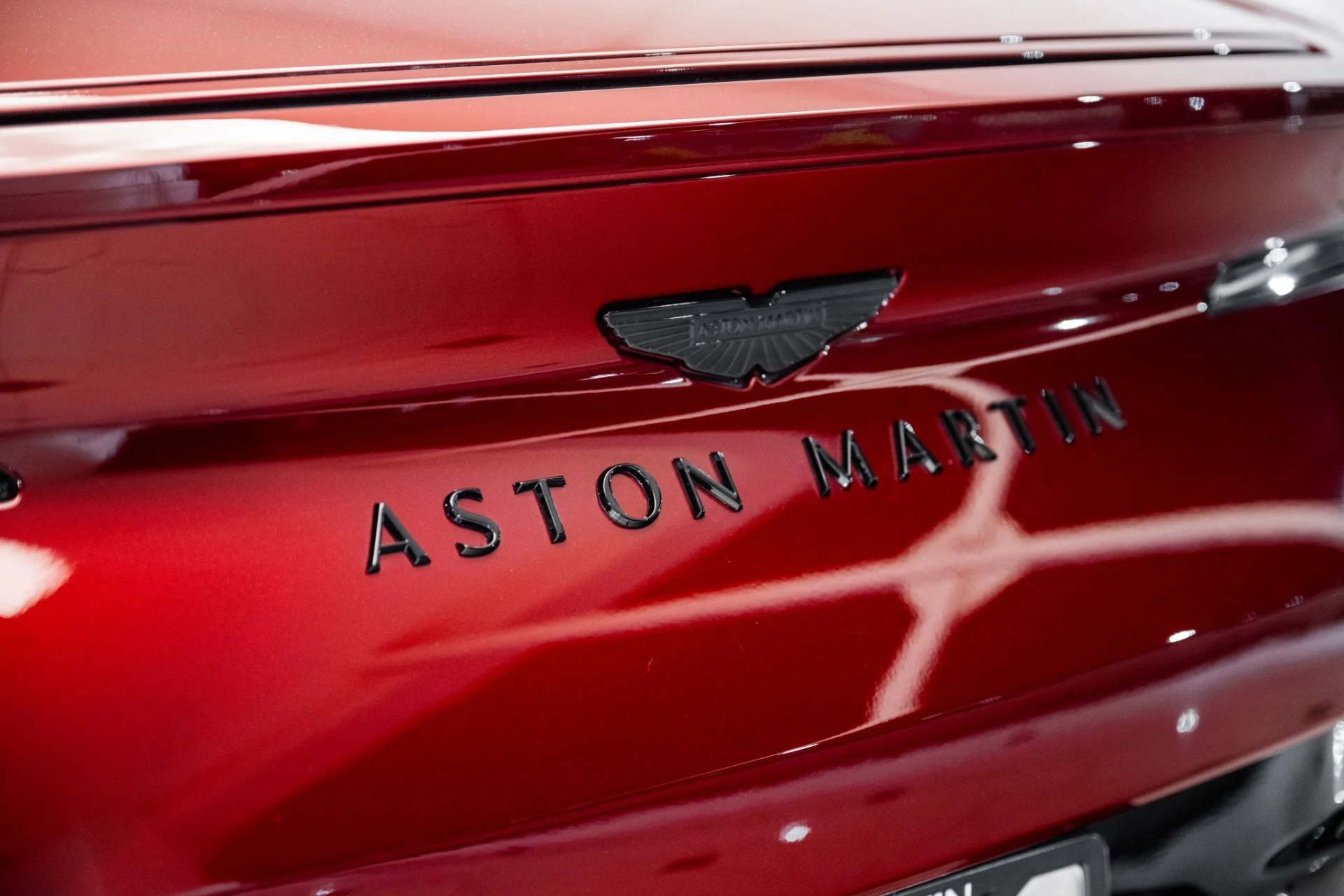 mph007_3522746689_Used_2025_Aston_Martin_DB_12_Coupe_1748960287_45e336f9ca