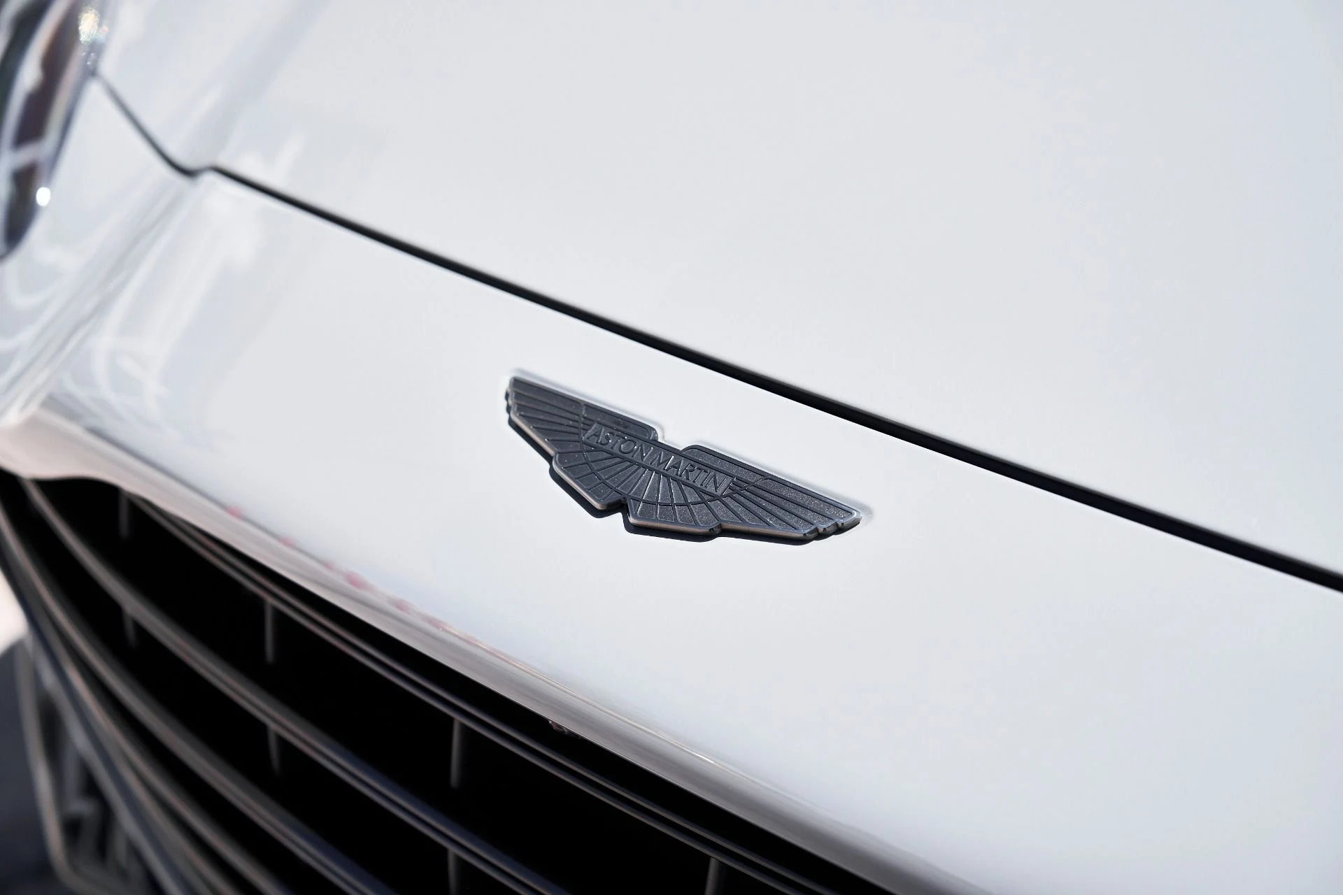 mph007_3529759794_Used_2024_Aston_Martin_DBX_707_1753235896_55451d01f8