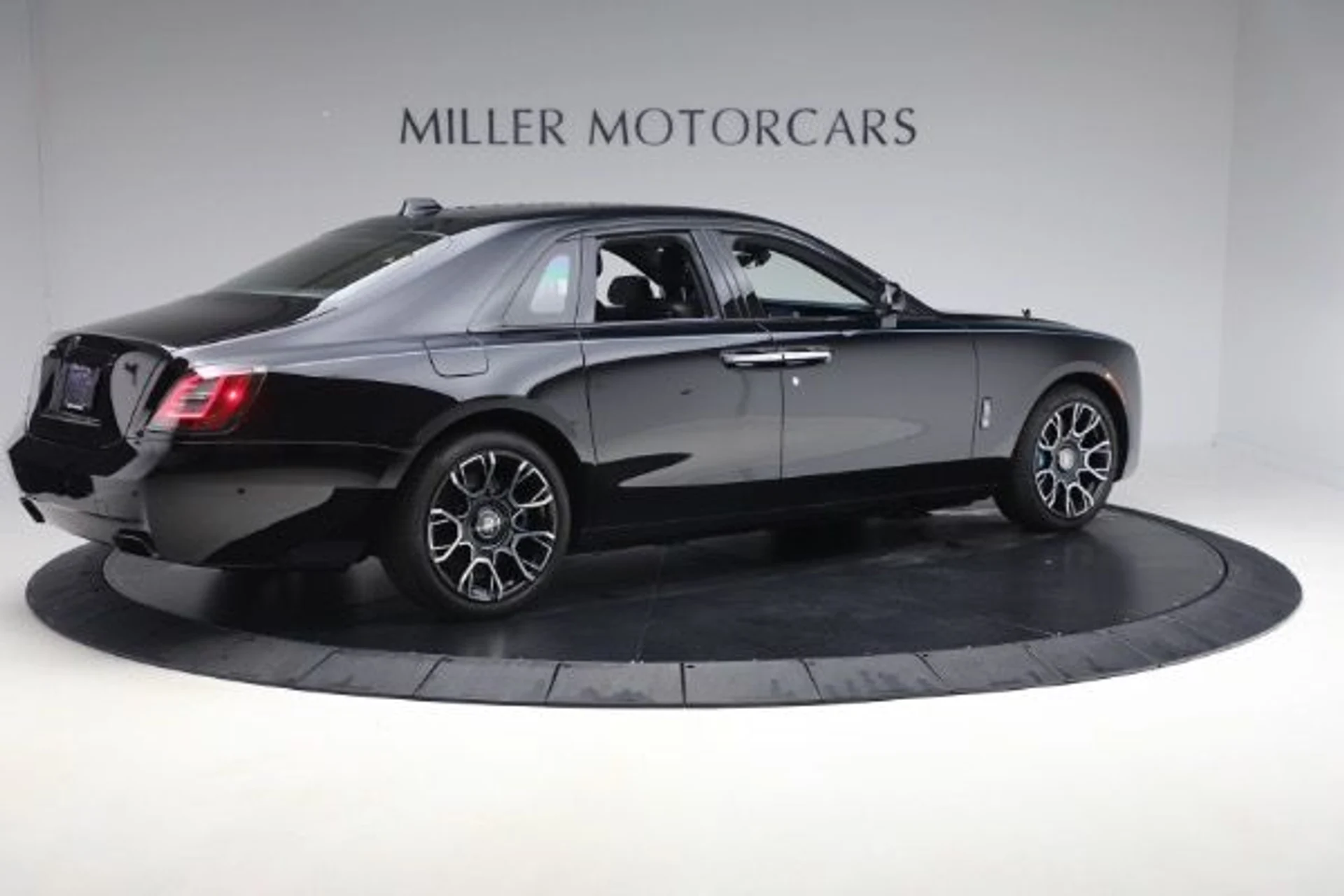 mph007_3543738608_Used_2022_Rolls_Royce_Black_Badge_Ghost_01282c8cef