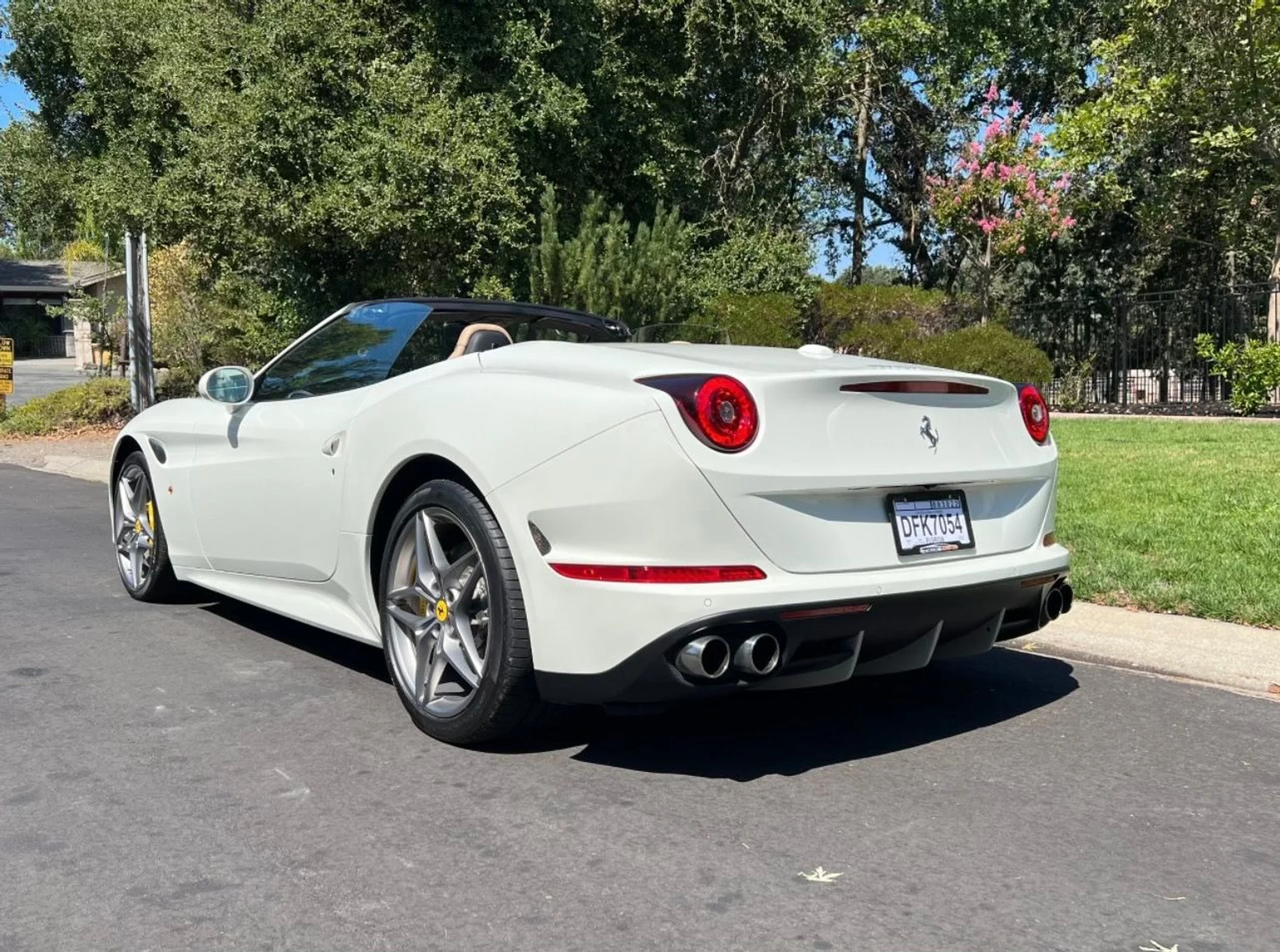 mph007_3548947613_Used_2015_Ferrari_California_T_1750176121_d675dbbce6