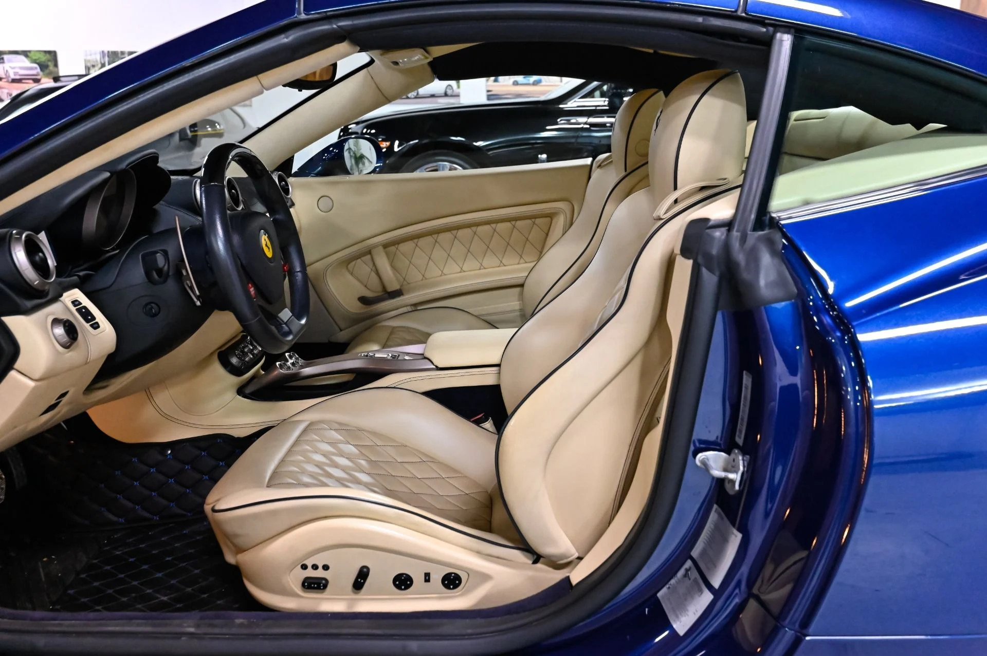 mph007_3556908938_Used_2014_Ferrari_California_1793285288_a4bf4dbfa9