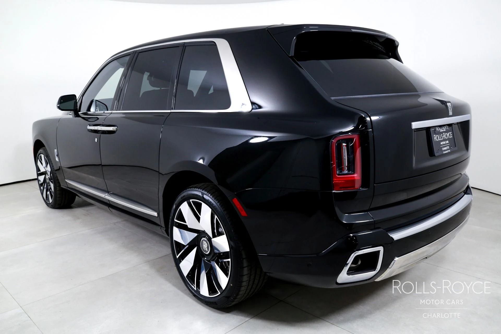 mph007_356267097_Used_2026_Rolls_Royce_Cullinan_1765392948_c19a609df1