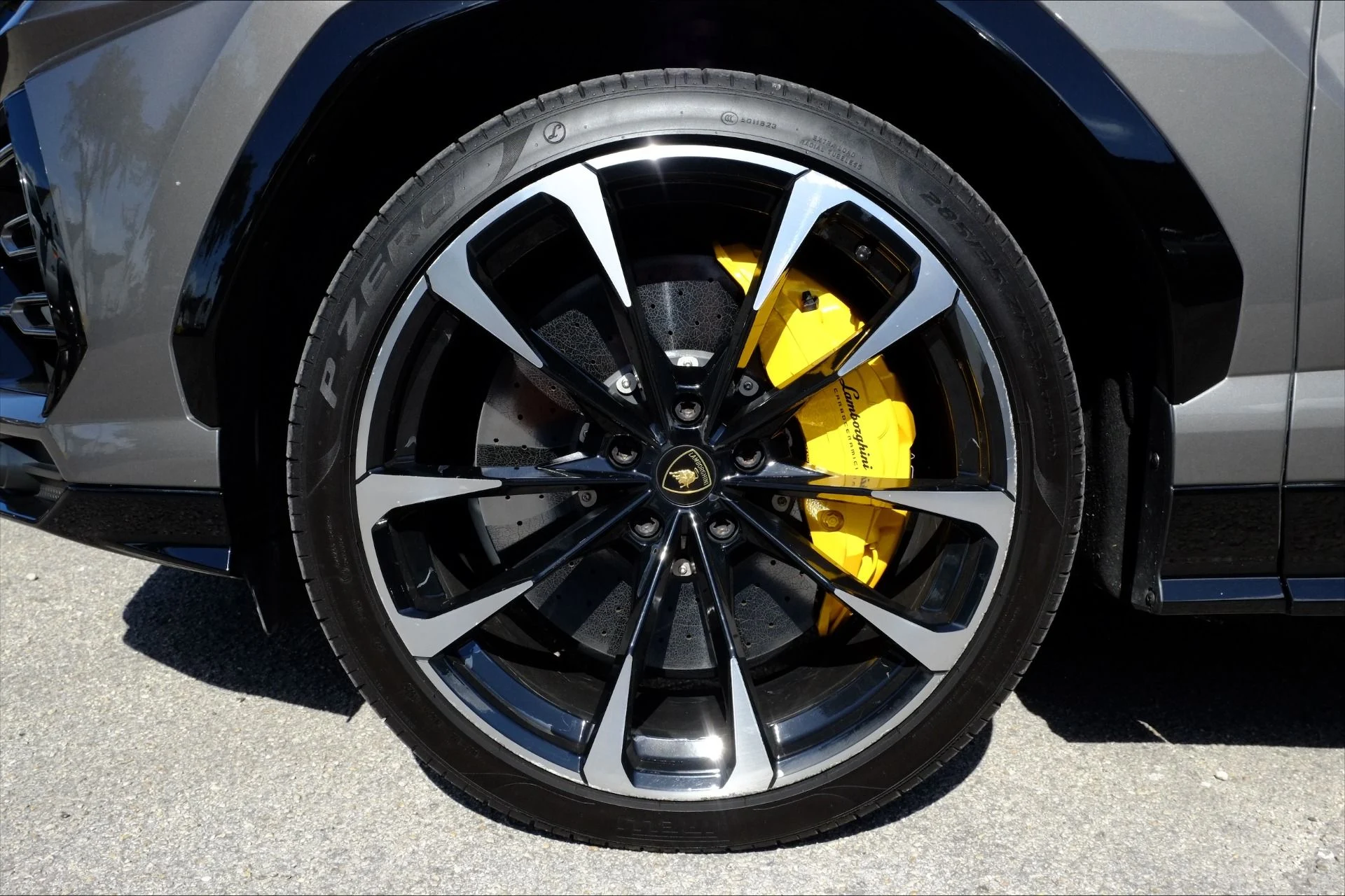 mph007_3574672027_Used_2021_Lamborghini_Urus_1776122292_a4f7a7b0c3