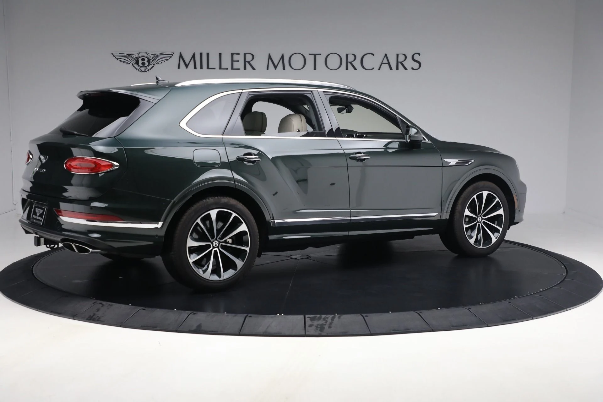 mph007_3574900280_New_2023_Bentley_Bentayga_V8_9c1ef1436f