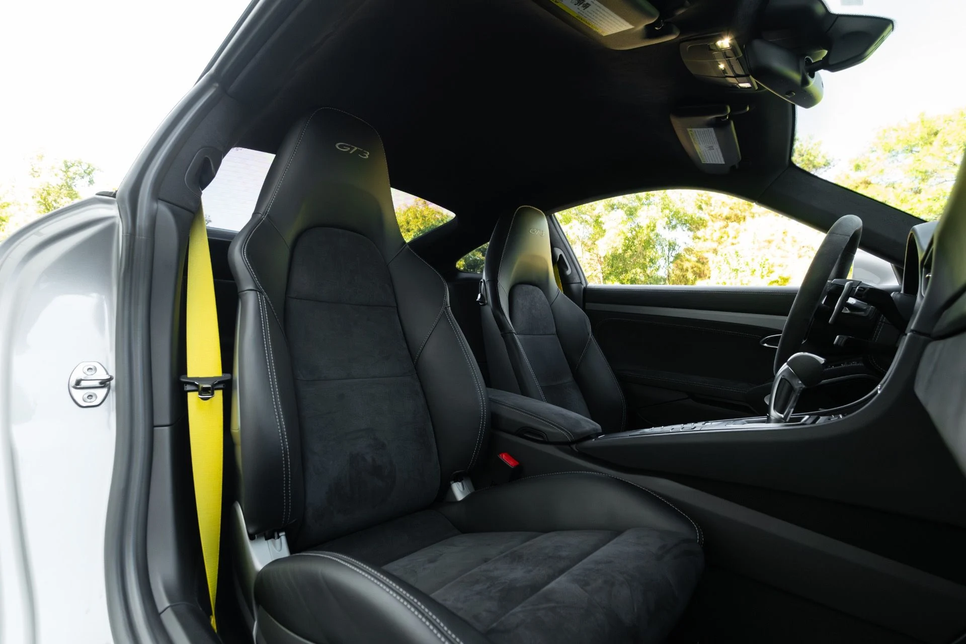 mph007_3574955020_Used_2018_Porsche_911_GT_3_1761946041_bd9f999e3e