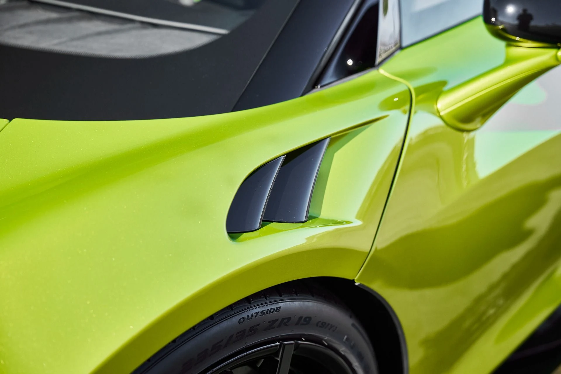 mph007_3582383818_Used_2025_Mc_Laren_Artura_Tech_Lux_1769825806_293a96867c