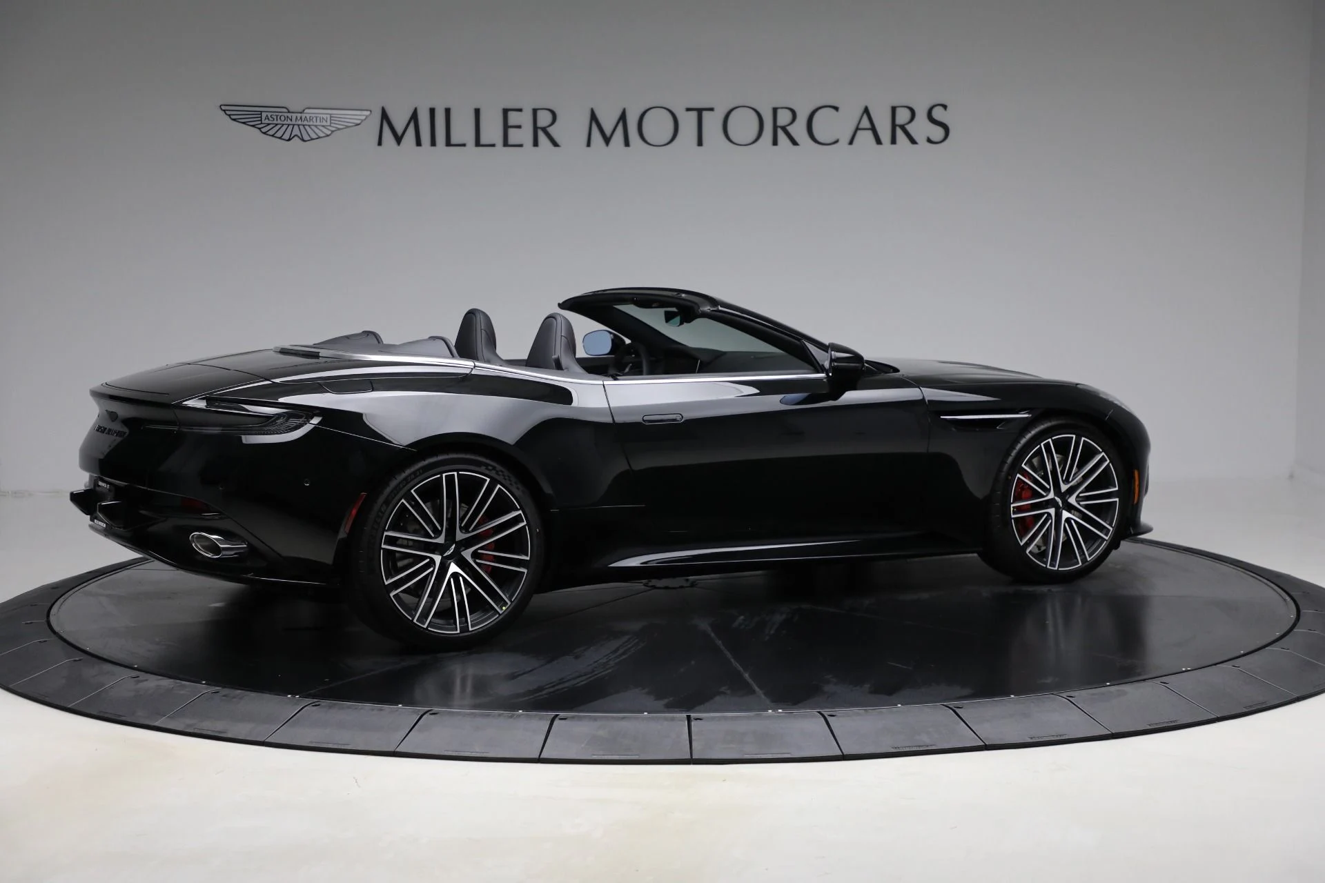 mph007_3586382803_New_2025_Aston_Martin_DB_12_Volante_98604300cf