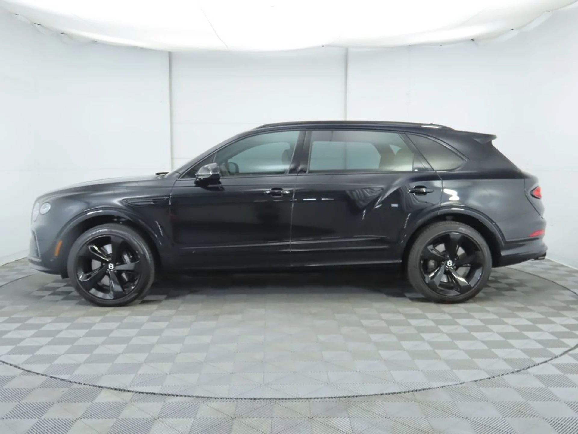 mph007_3590802734_used_2023_bentley_bentayga_ewb_8119_22900823_8_1024_0b8a5937b3