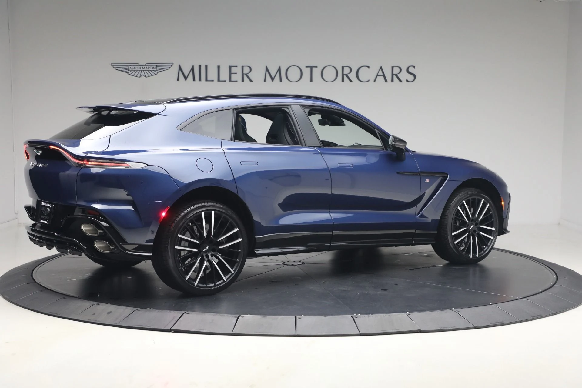 mph007_3592159071_New_2026_Aston_Martin_DBX_S_1779920374_0847e291c5