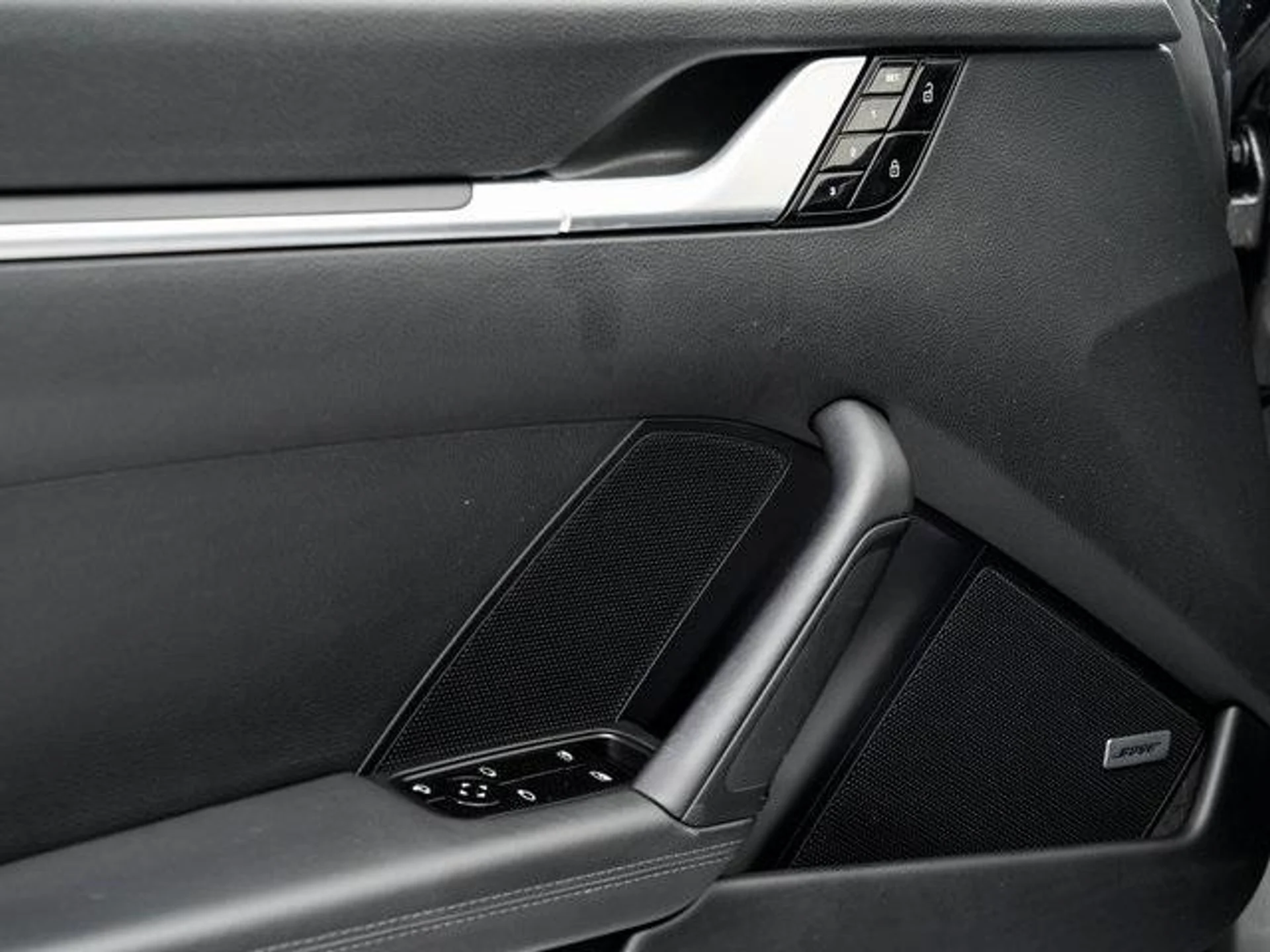 mph007_3594505949_7_OC_Op_B_Wuhi3r_P_Iv0l9aagum5_D_0_f446e2754e