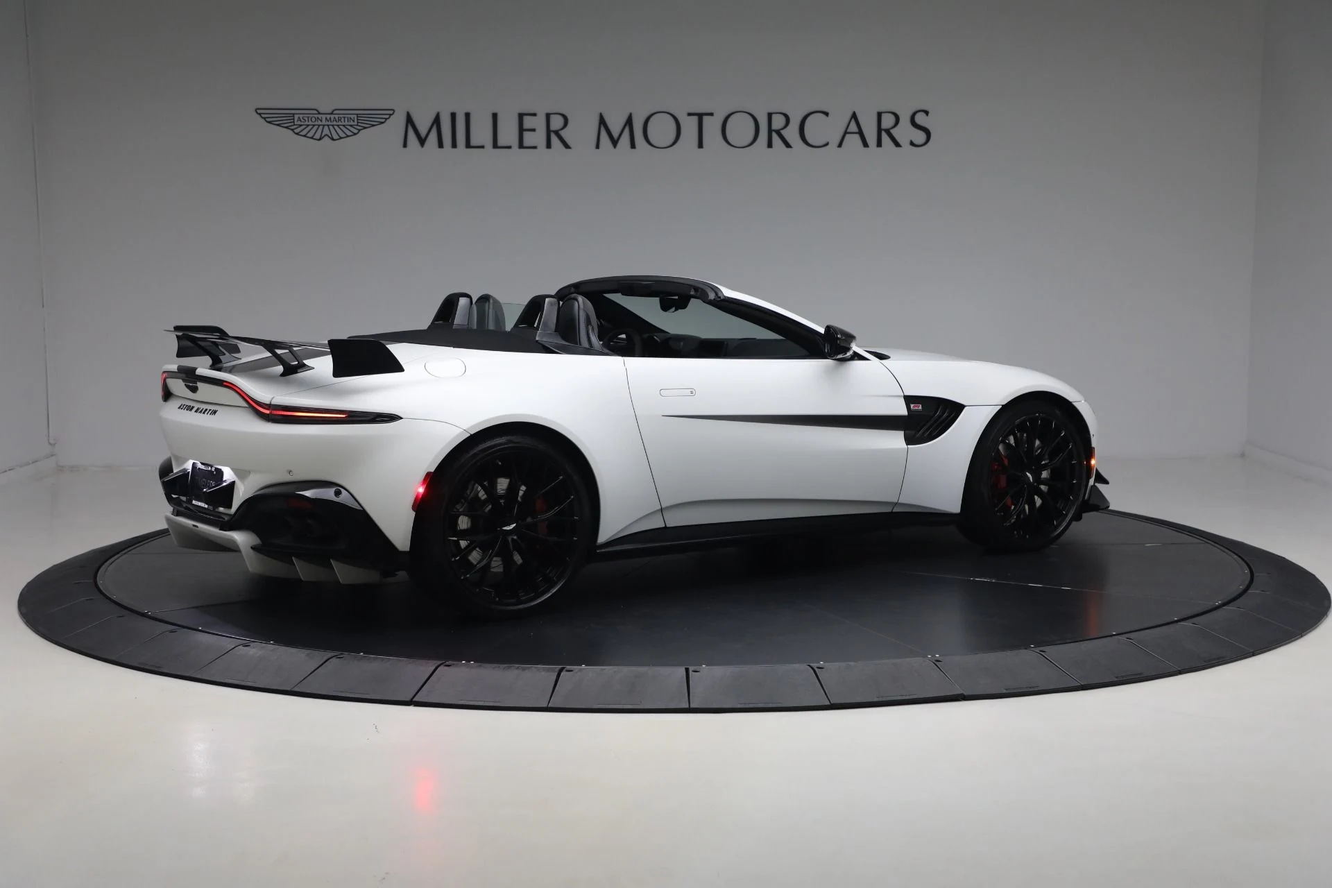 mph007_3596628728_Used_2023_Aston_Martin_Vantage_F1_Edition_1784727117_e8b8d13bdc