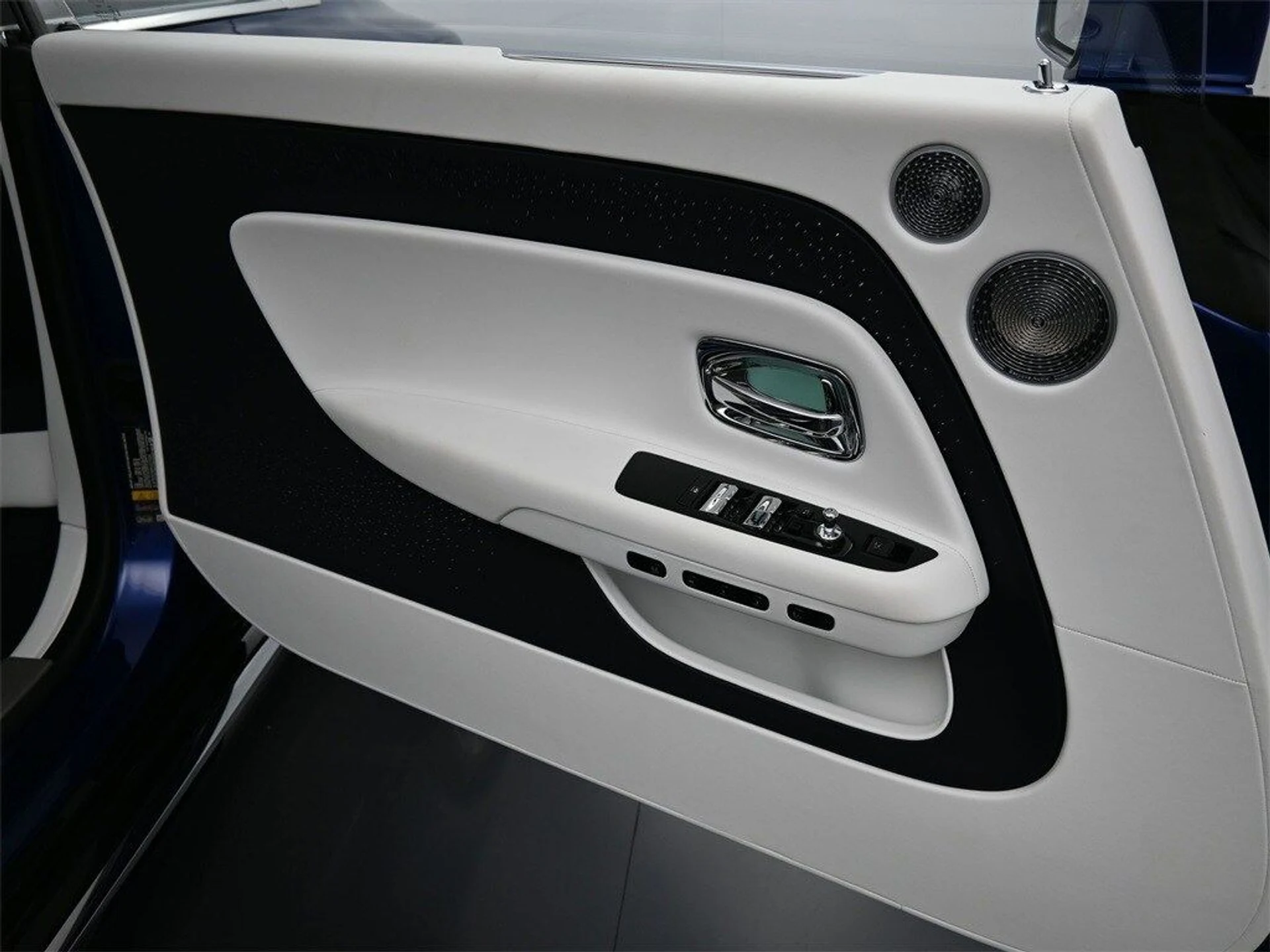 mph007_3599224878_cfb17d95251297991354eb434bbfd0d8x_a285f62f41