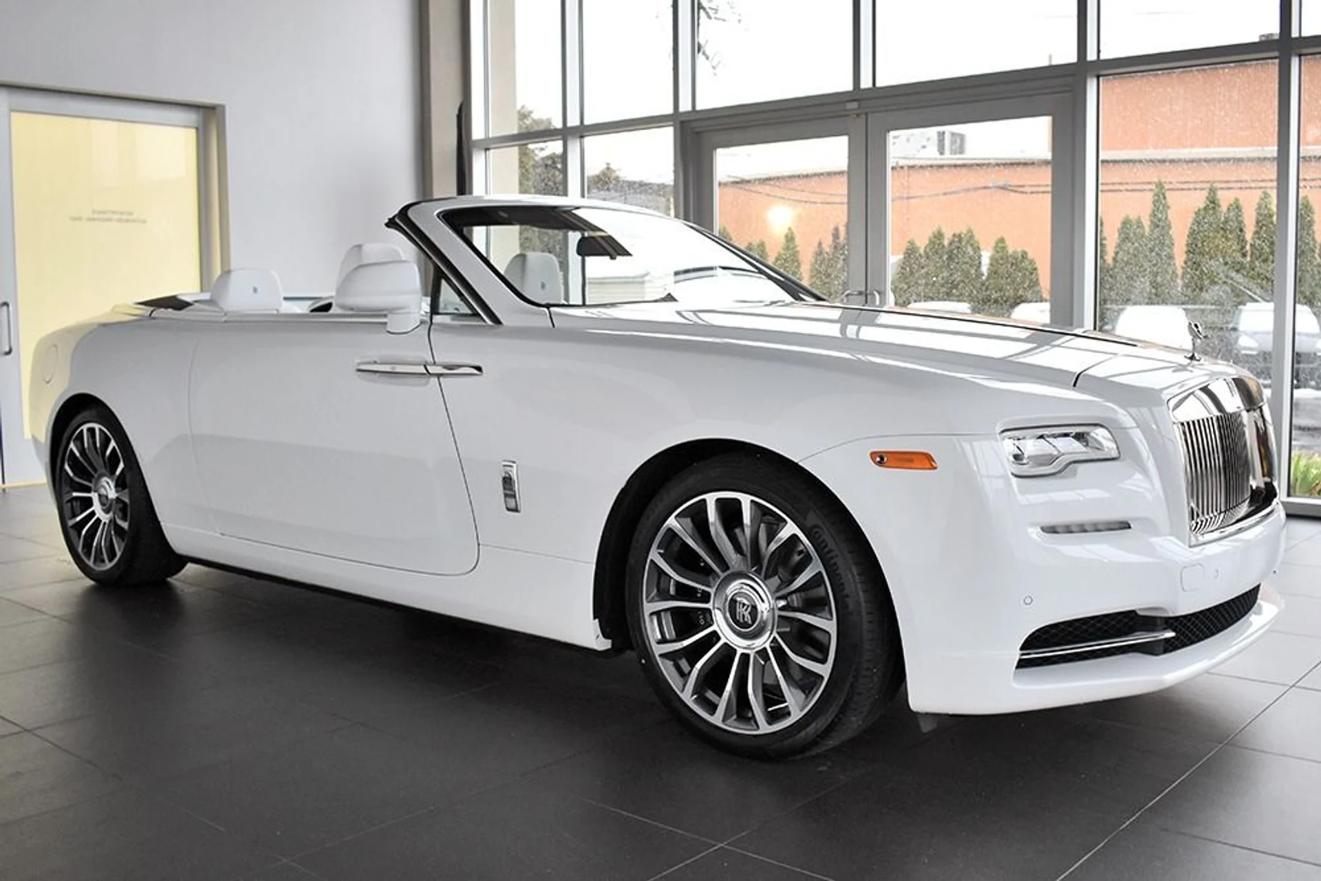 mph007_3610338822_Used_2018_Rolls_Royce_Dawn_1528229813_961717a87e